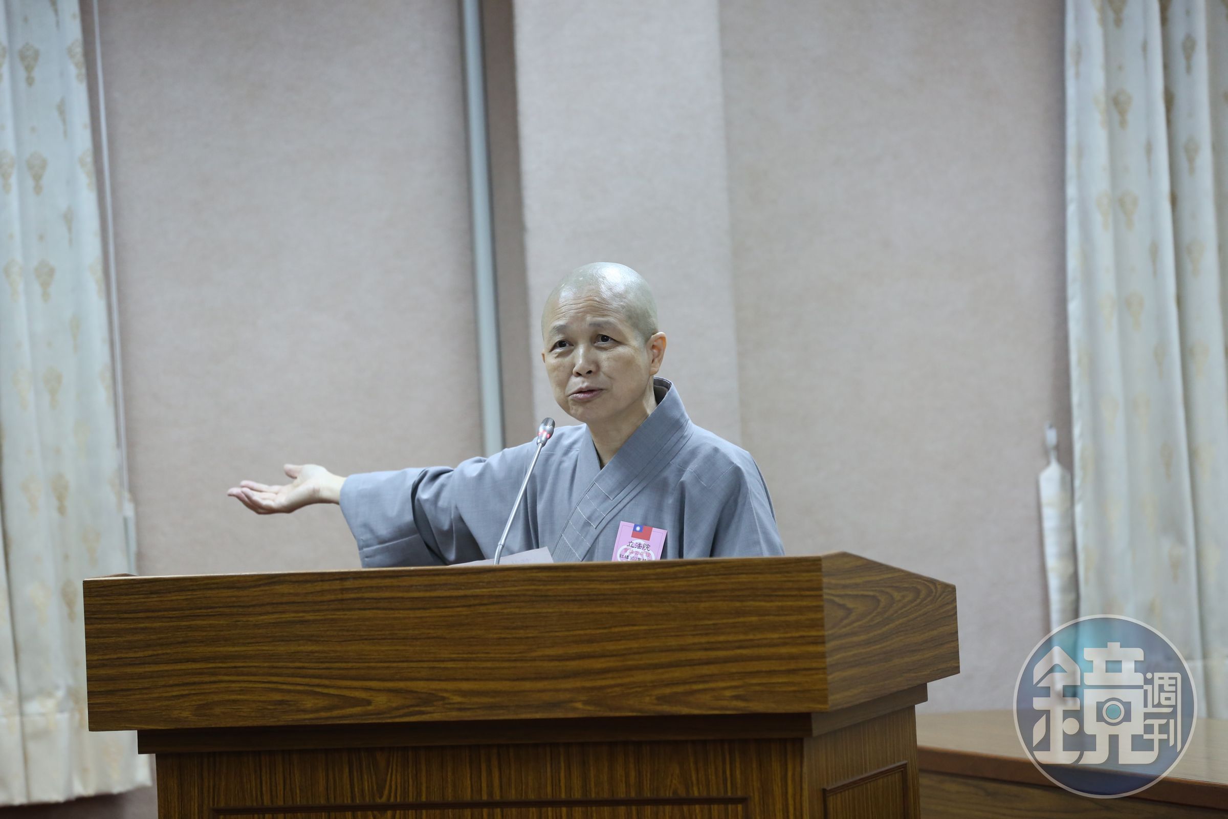 法師釋昭慧發文開罵，認為普發1萬針對11類民眾（約463萬萬人）採免登記、自動入帳的方式，是對拒領民眾的無禮冒犯。（本刊資料照）