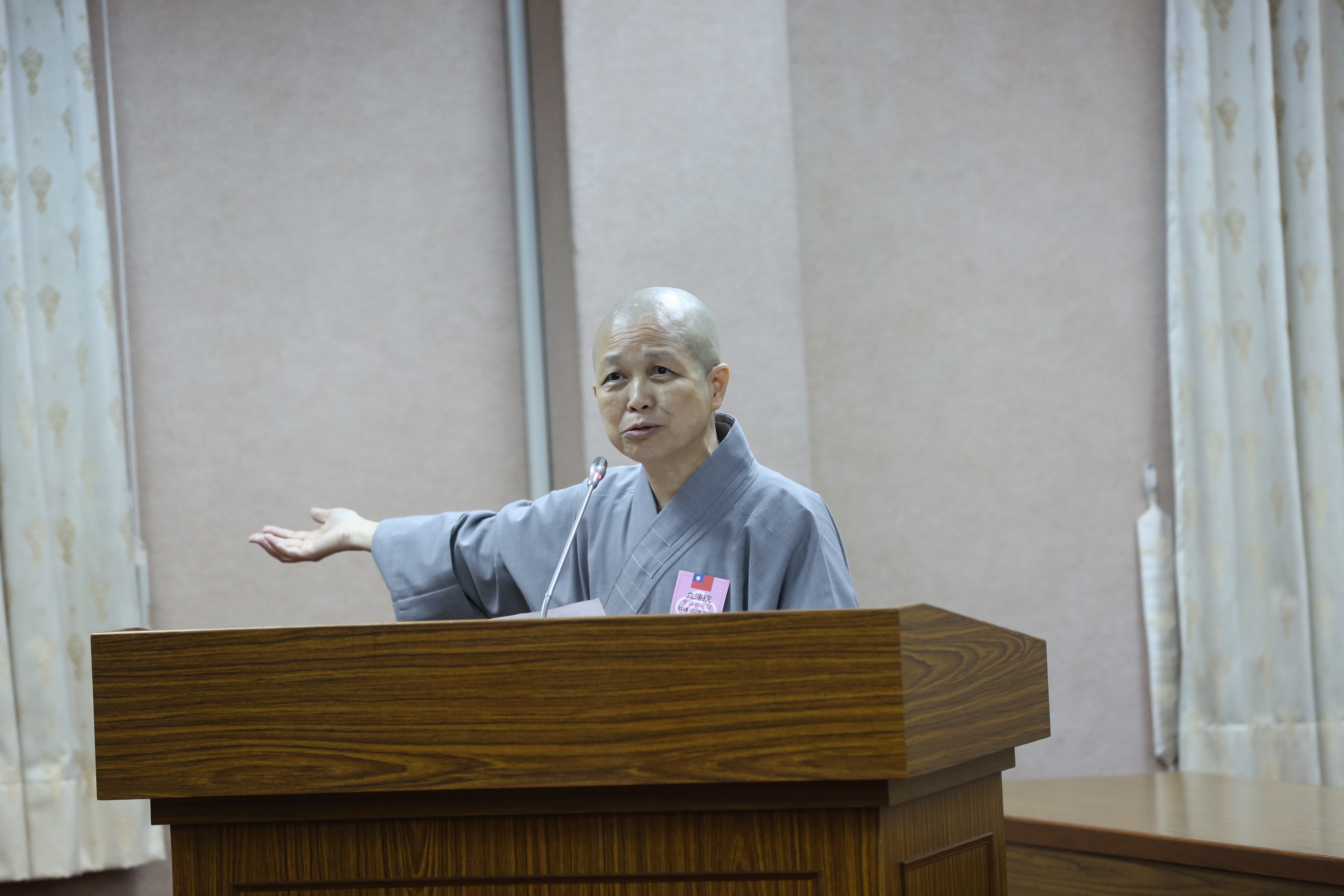 法師釋昭慧發文開罵，認為普發1萬針對11類民眾（約463萬萬人）採免登記、自動入帳的方式，是對拒領民眾的無禮冒犯。（本刊資料照）