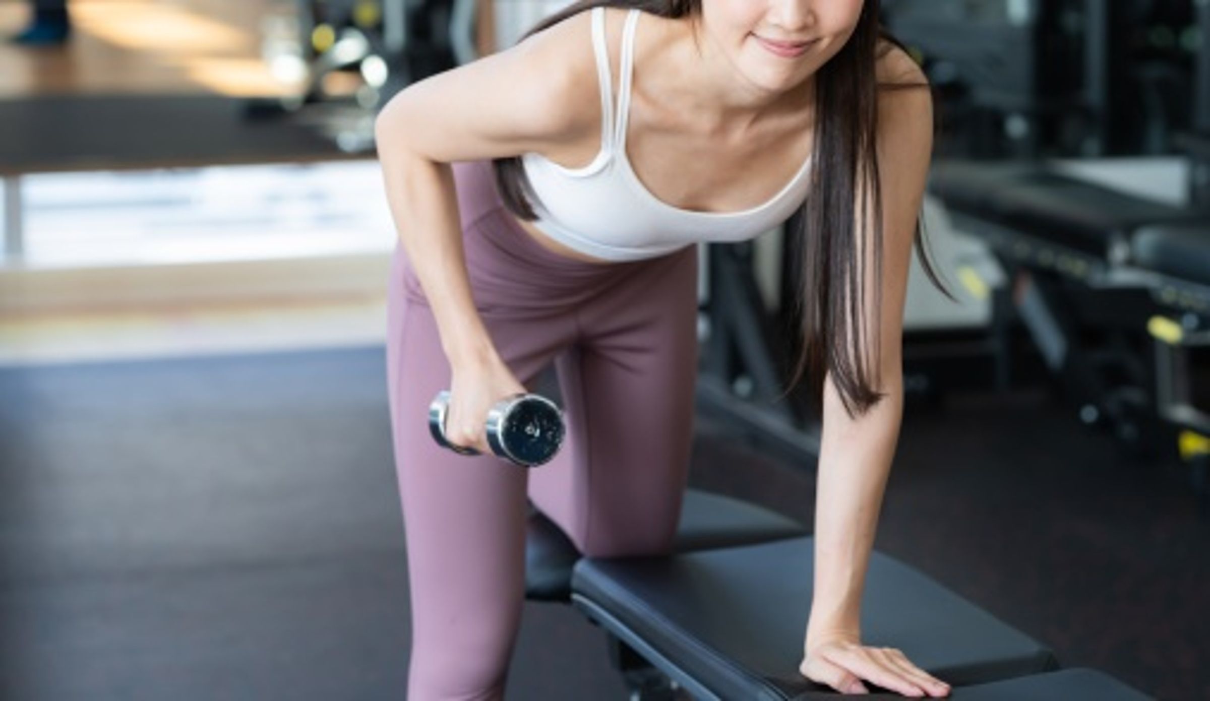 一名人妻指控,知名WORLD GYM(萵苣)健身女教練,與丈夫互稱「寶寶」「寶貝」「老公」不倫戀,示意圖。(翻攝自photoAC)
