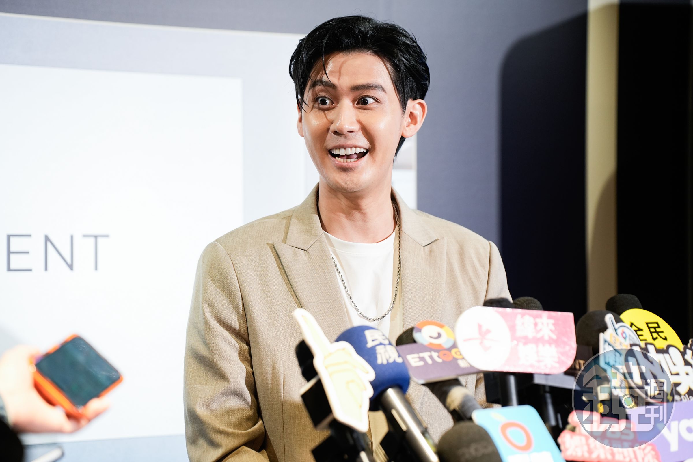 李玉璽婚後首度露面，為香氛機品牌站台。

