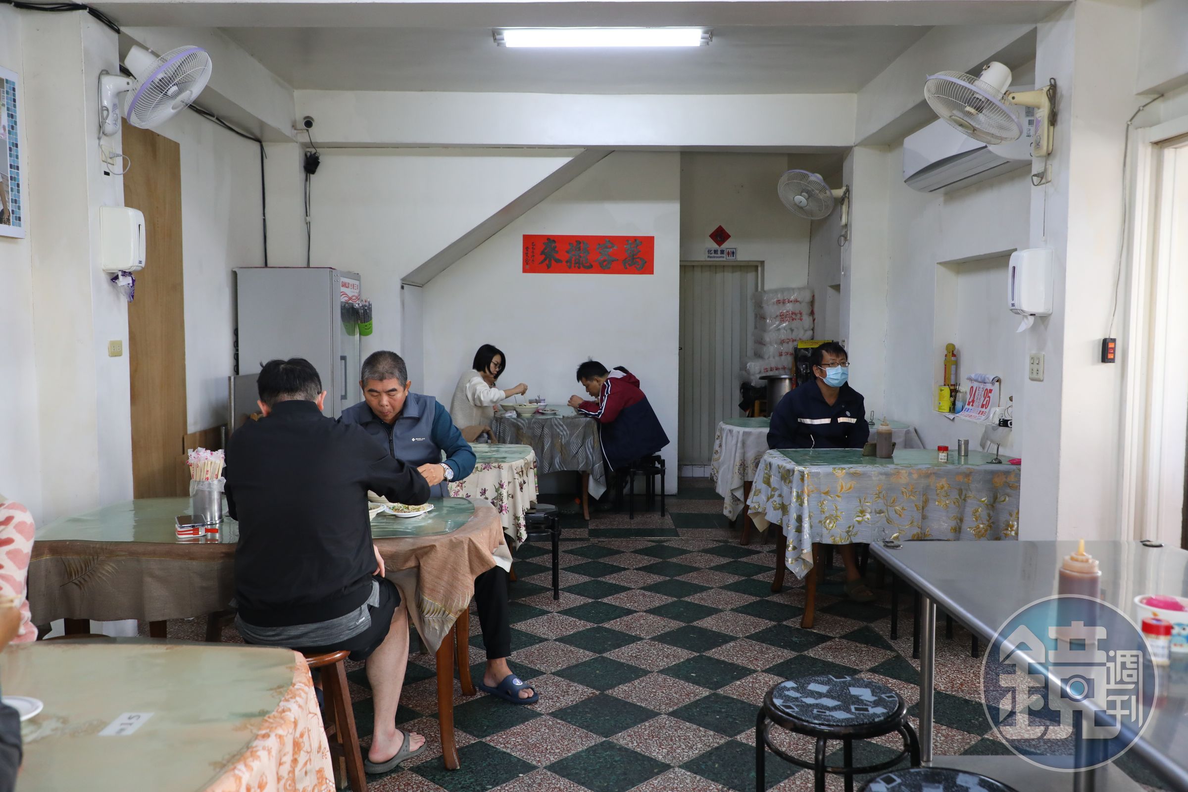 萬來一早就有在地老客人來吃冬粉當早餐。
