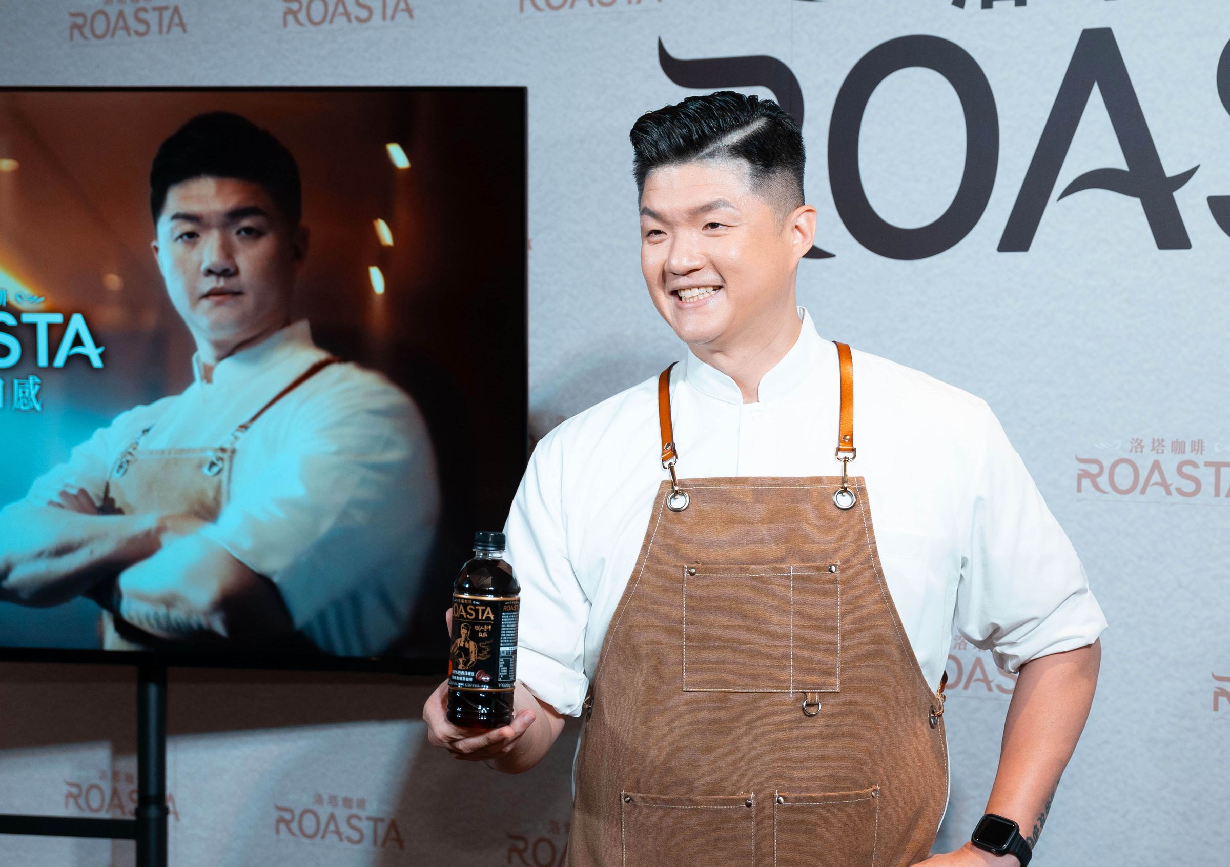 米其林三星主廚林恬耀（Jimmy Lim）經過實際盲測，肯定「ROASTA洛塔咖啡」的口感，才正式成為品牌代言人。（維他露提供）