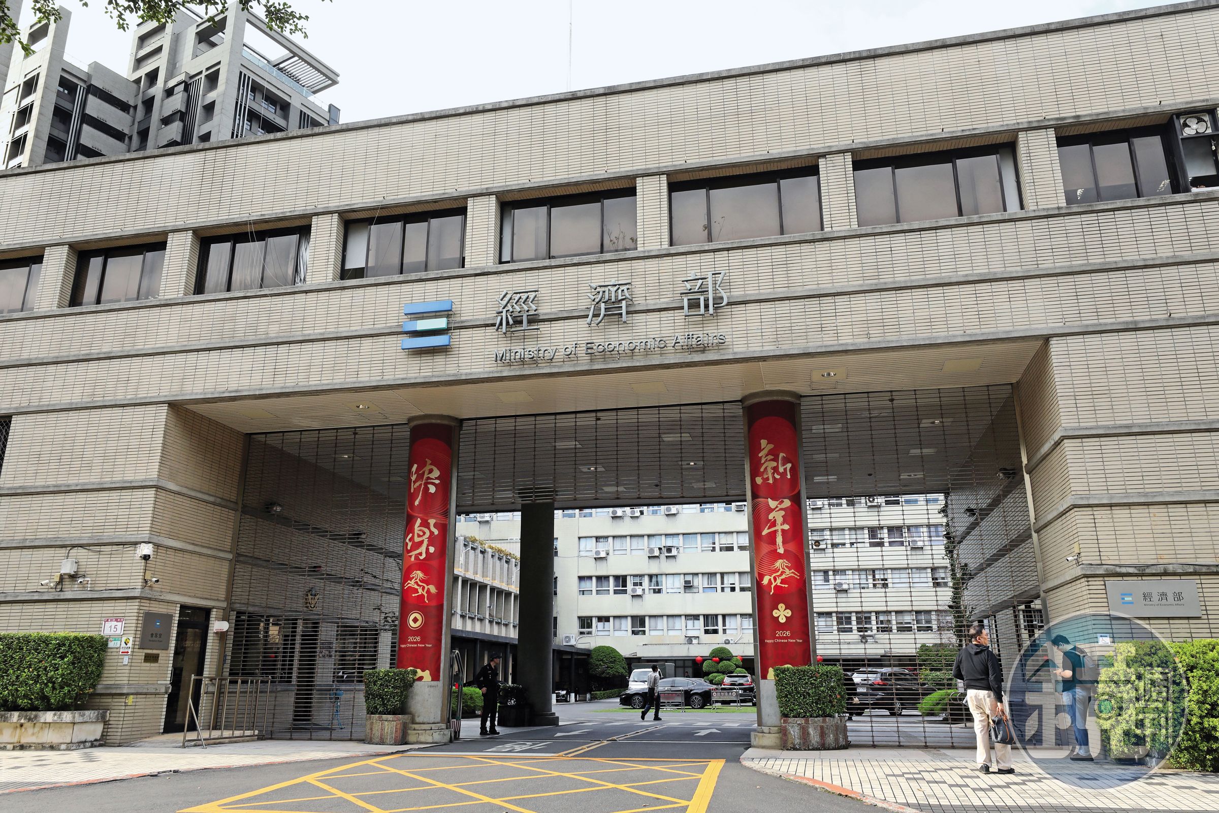 經濟部(圖)堅持依照法院判決維持太流公司增資案登記,並無不法,曾有官員被立委搞到失眠或生病。