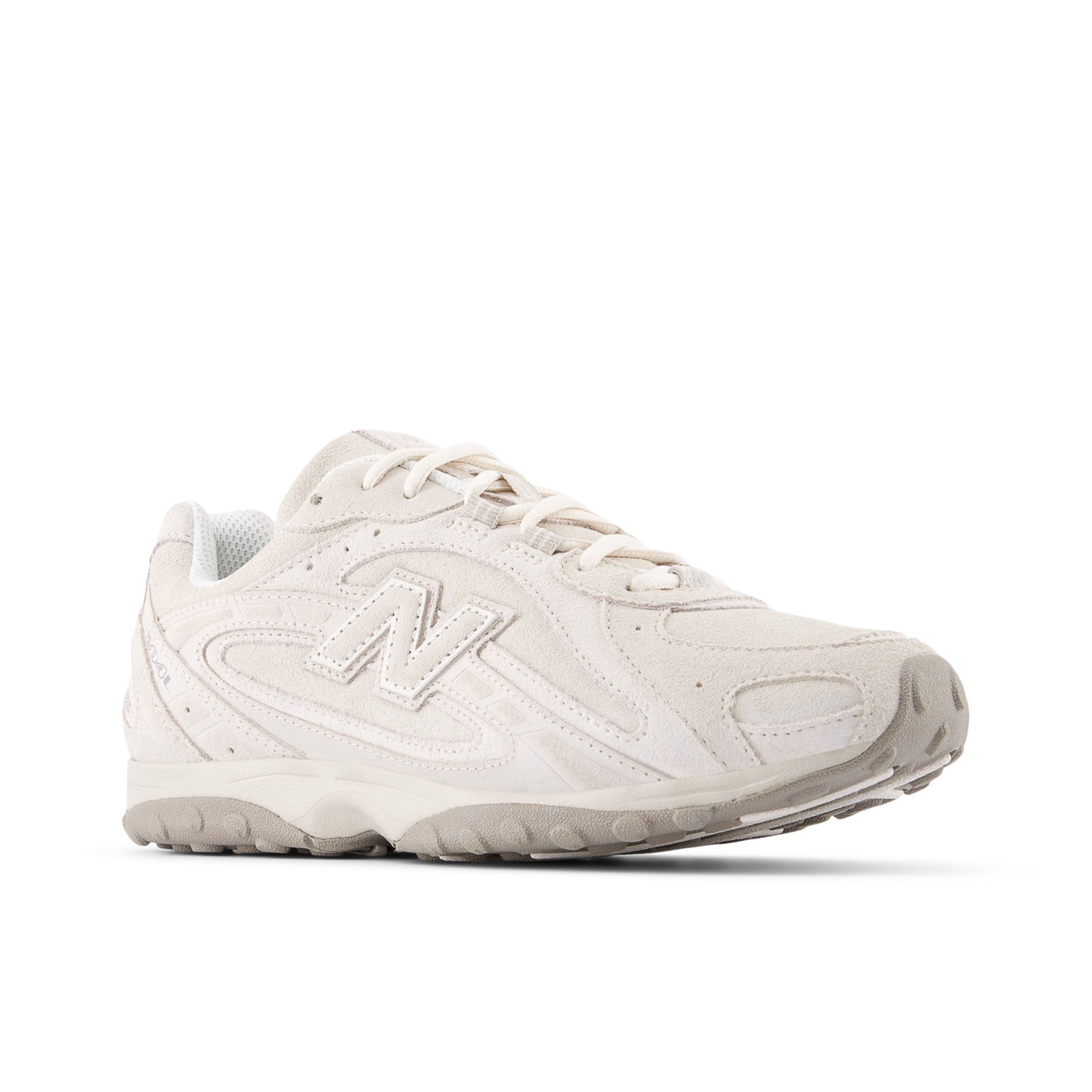 204L米白色鞋款,NT$3,880。(New Balance提供)