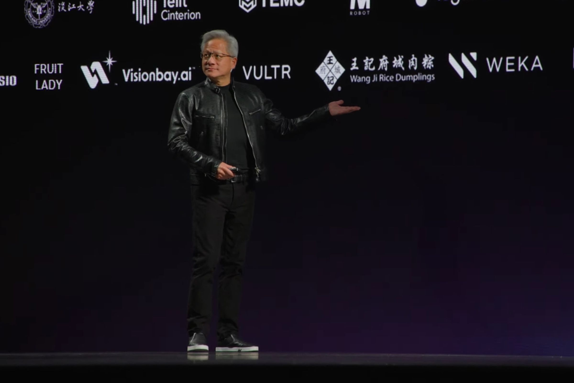 黃仁勳將自己的愛店也列入輝達生態系的合作夥伴名單。(翻攝自輝達YouTube)