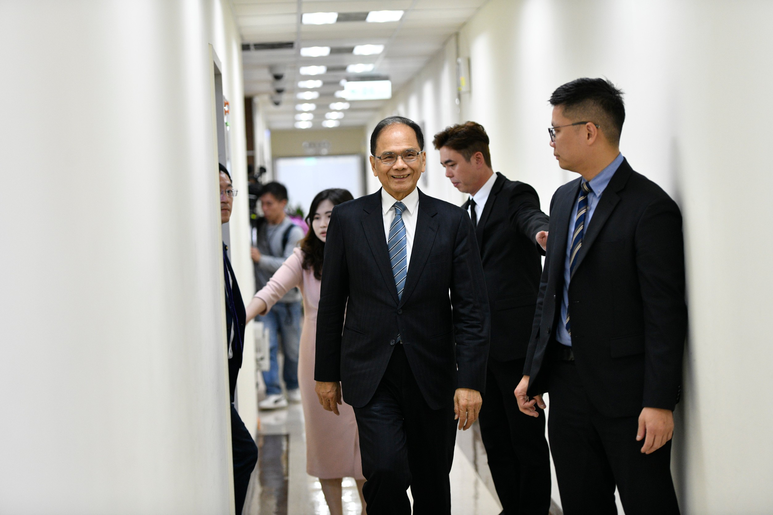 游錫堃角逐立院龍頭失利，隨後於臉書po文，「敝人因個人規劃，自2月2日起辭去立法委員職務。」