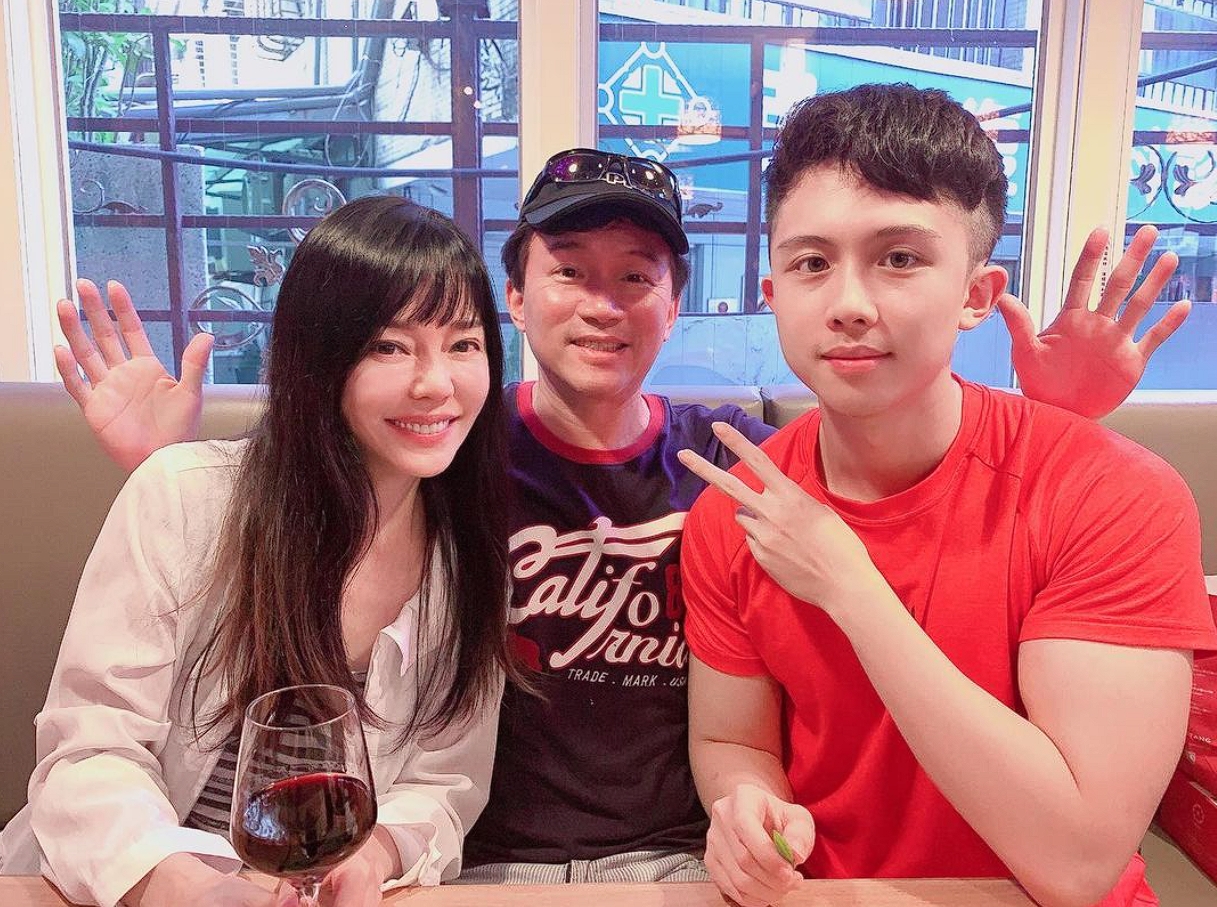 狄鶯和孫鵬被拍到在大街上為了兒子孫安佐的事情爭吵，狄鶯甚至對媒體放話想離婚。（翻攝自IG）