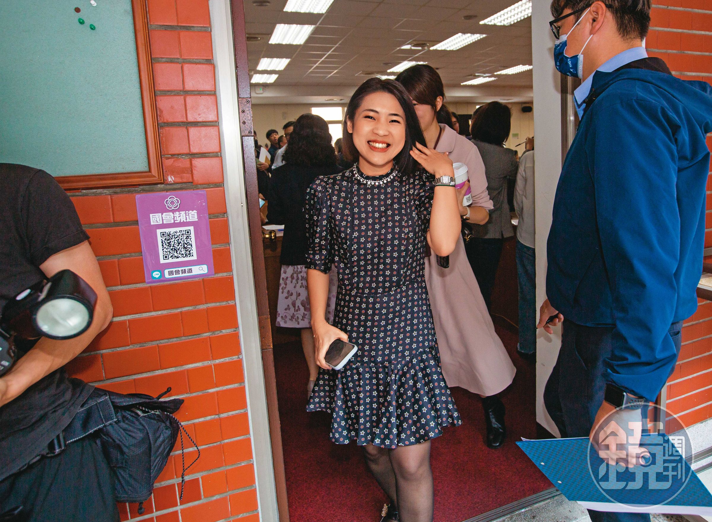 國民黨立委徐巧芯(圖)在大姑劉向婕及其丈夫杜秉澄涉詐洗錢案中,自爆出資百萬幫婆婆處理利息,檢警要清查金流是否與被告有關。