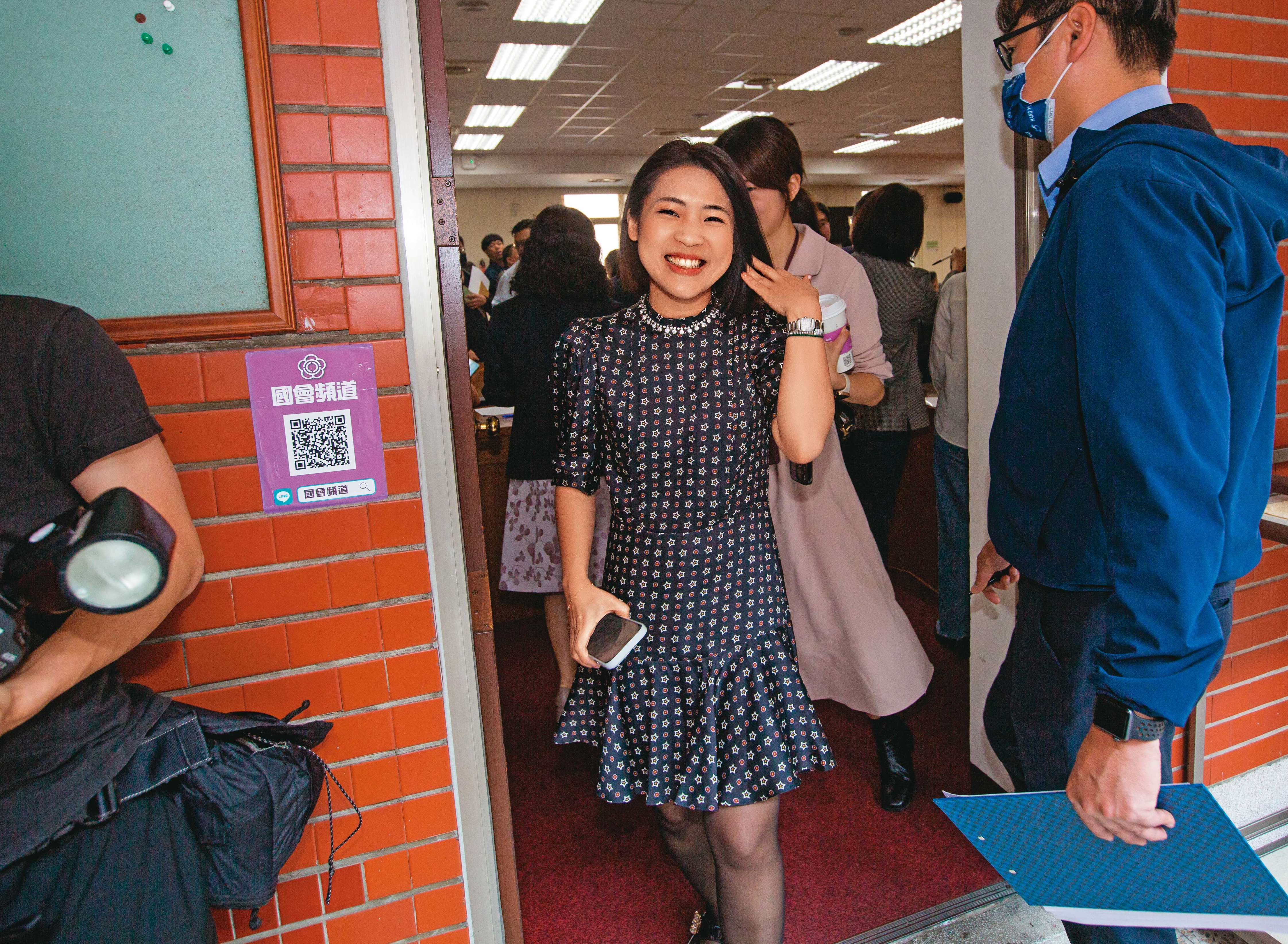 國民黨立委徐巧芯（圖）在大姑劉向婕及其丈夫杜秉澄涉詐洗錢案中，自爆出資百萬幫婆婆處理利息，檢警要清查金流是否與被告有關。