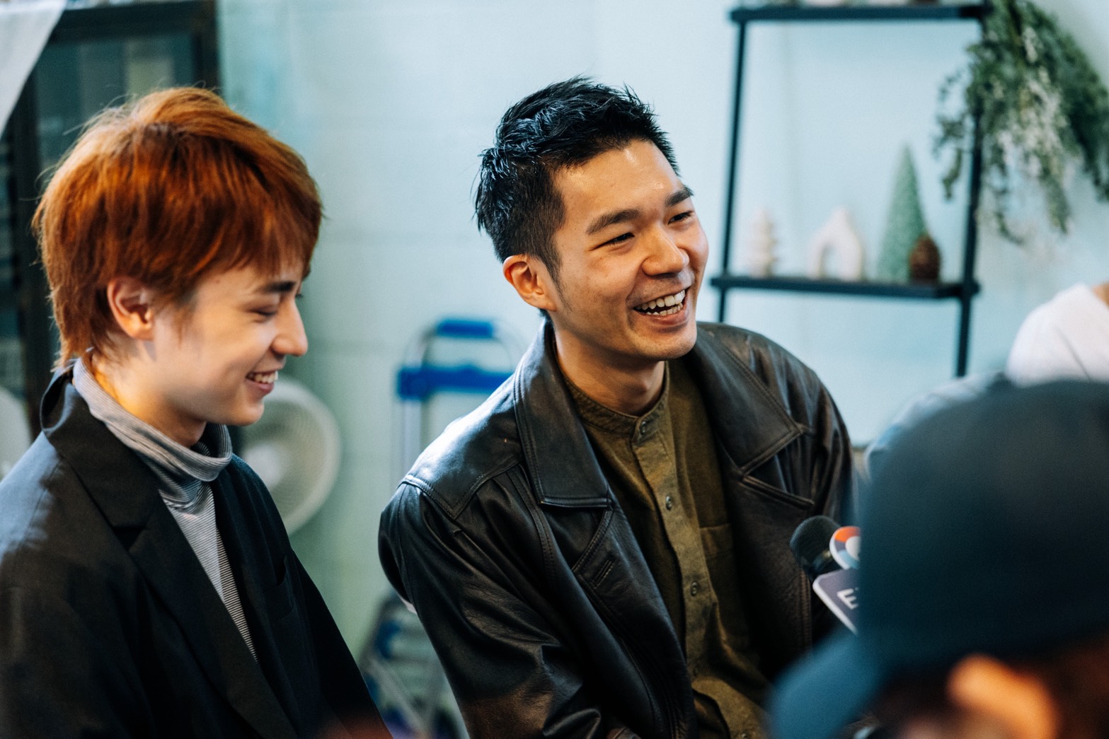 勇奪今年金馬獎最佳導演的李駿碩與《眾生相》男主角張迪文來台宣傳。(佳映提供)