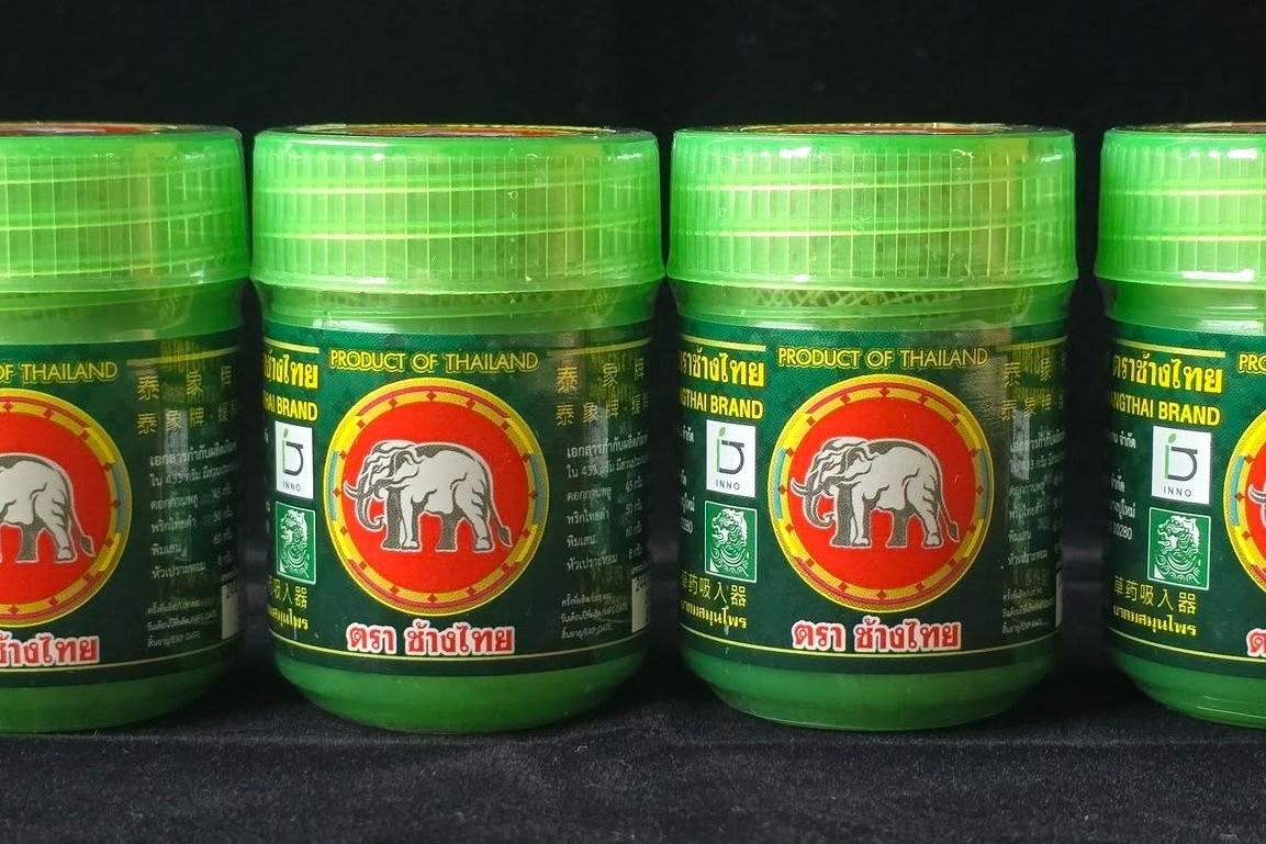 泰國食品藥物管理局提醒民眾注意一款名為「大象牌」的2公克裝草本鼻通。（翻攝自FDA Thai）