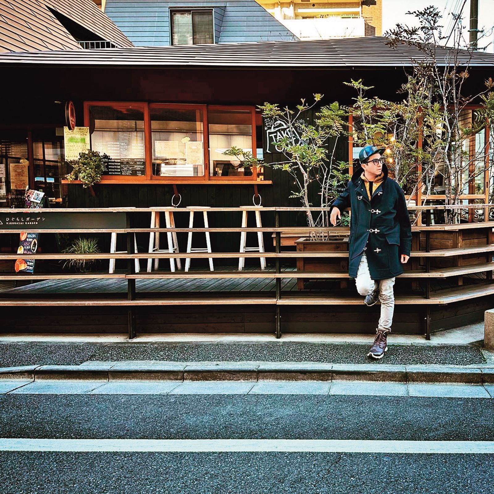 王少偉（圖）與許藍方同時出現在日本的同一間咖啡廳，而且各自上傳不同角度的照片可供比對。（翻攝自王少偉IG）