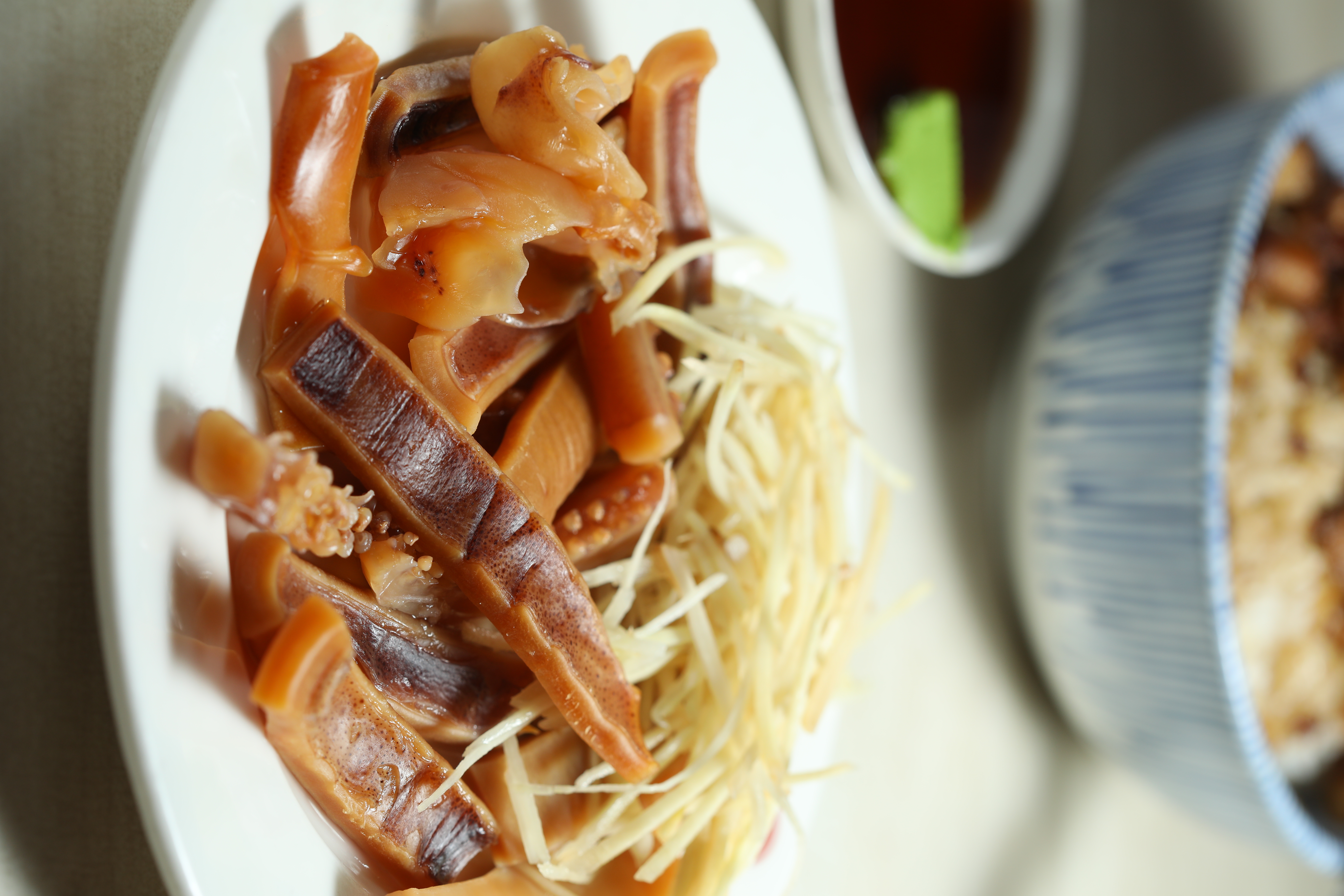 兩喜號也有賣「燙魷魚」,搭配的只有薑絲。(110元/份)
