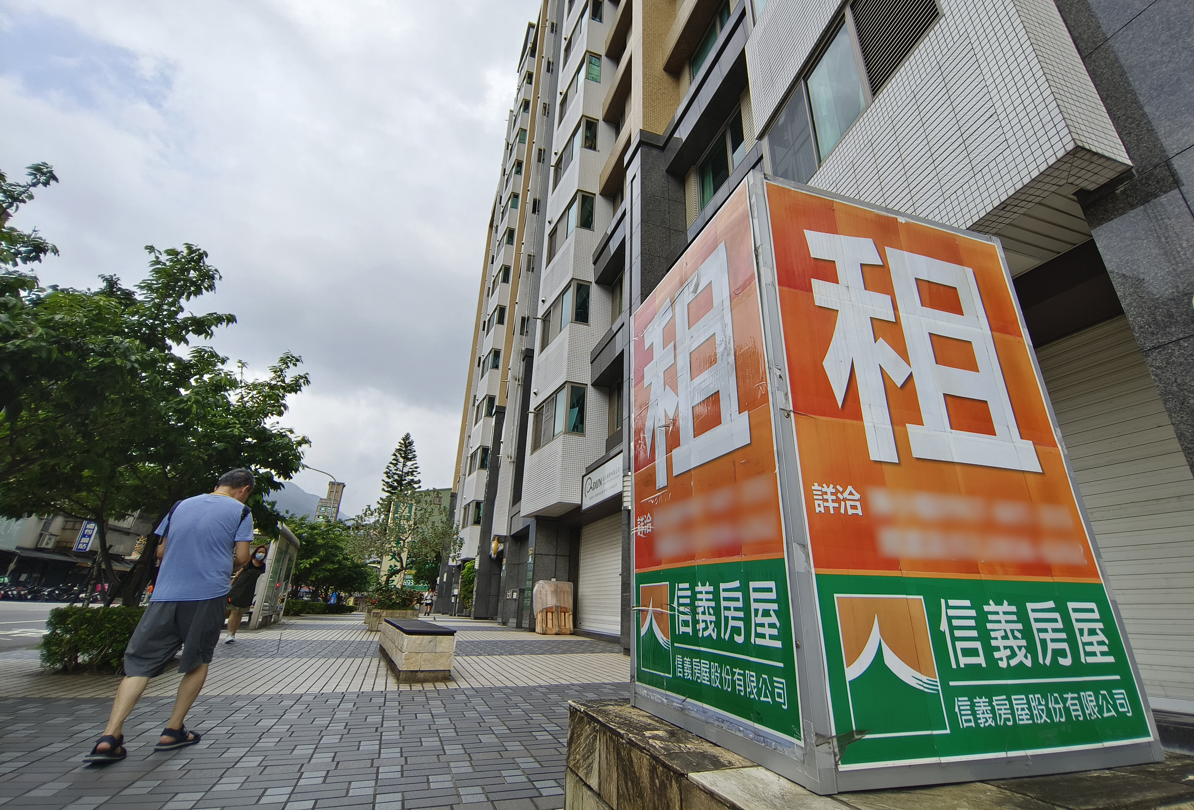 面對租金狂漲，民眾可善用政府推出的社會住宅省租，社宅多是新成屋，入住享全新設備。