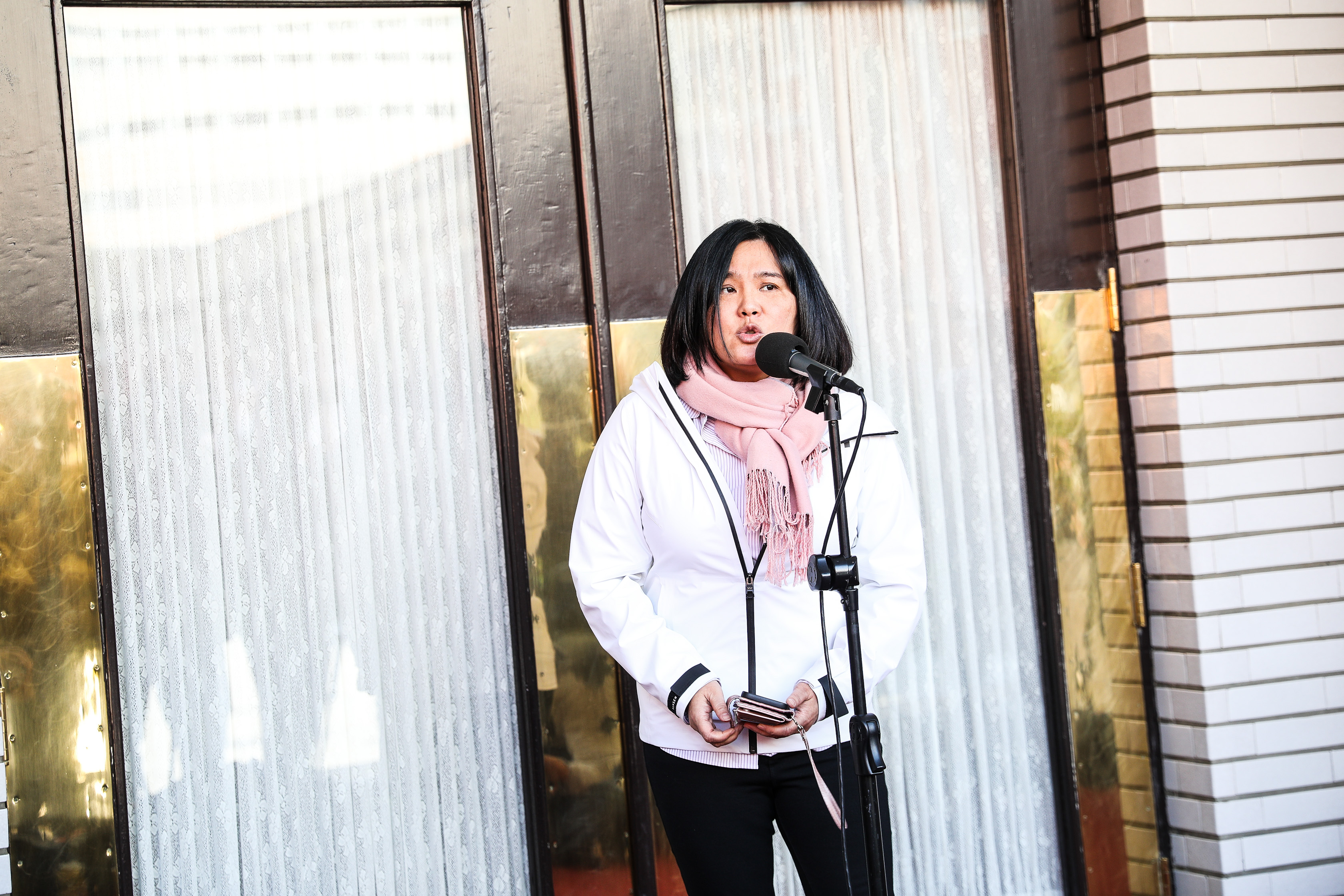 陳玉珍近期因為預算相關事情，到處到公眾人物的臉書留言出征。