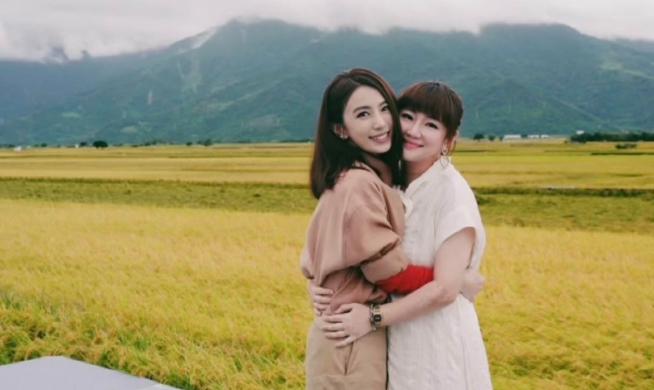 Selina任家萱特別到台東池上看好姐妹田馥甄演出。（翻攝自田馥甄臉書）