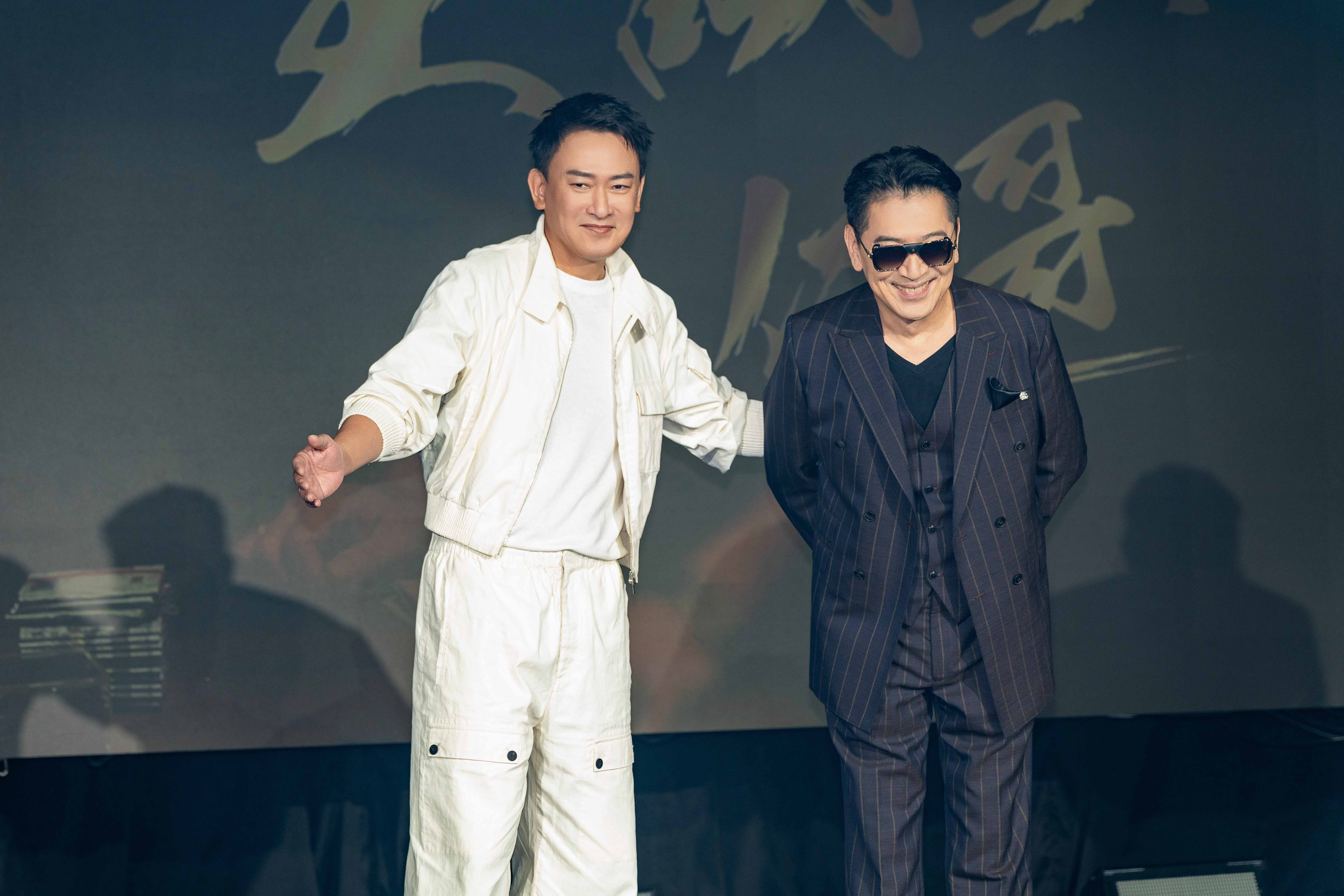 王識賢（左）新戲殺青立刻歸隊加入宣傳行列，與高捷（右）都是酷爸代表。（曼尼娛樂提供）