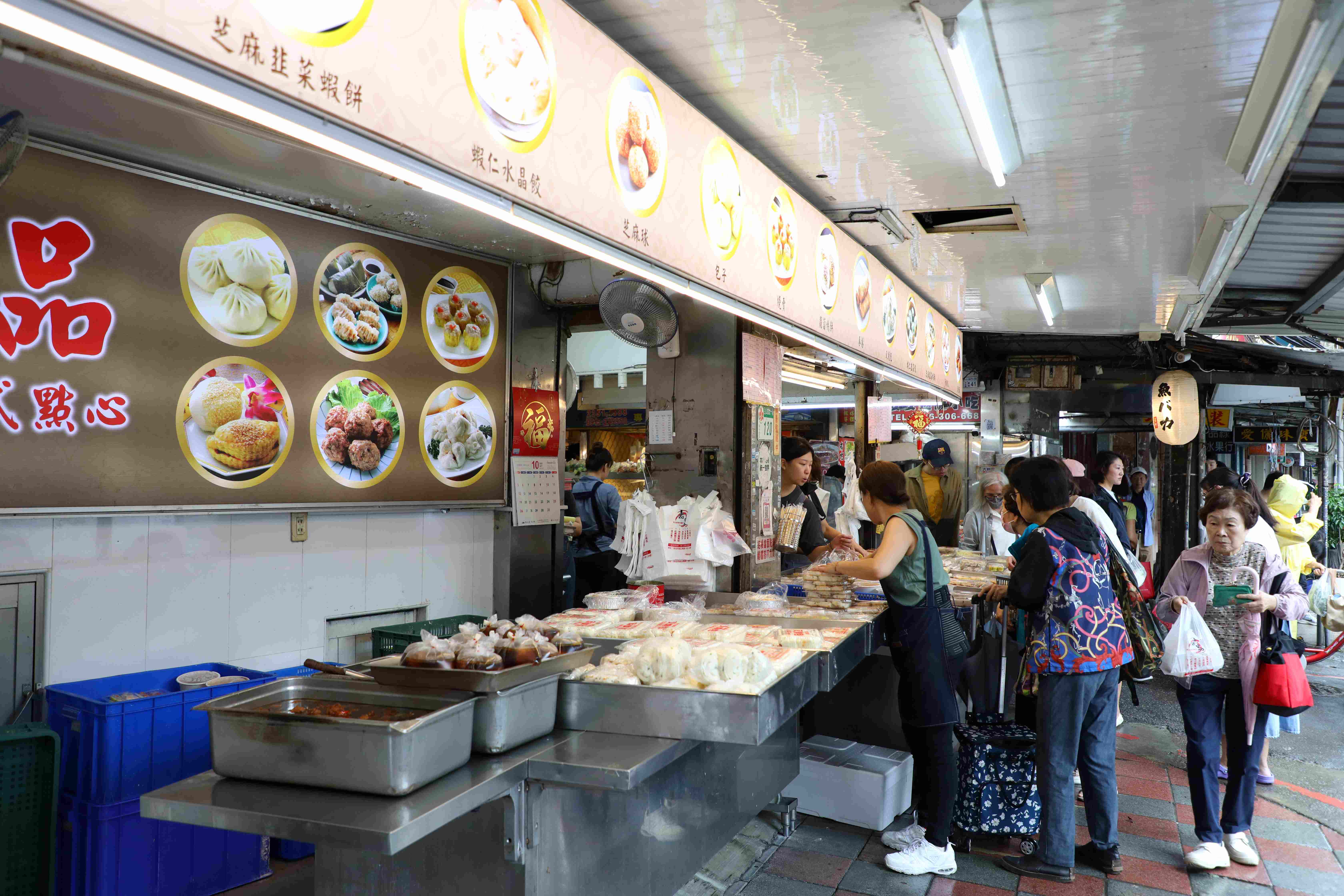 到東門市場採買，必定不能錯過「東門興記手工水餃港式點心」。