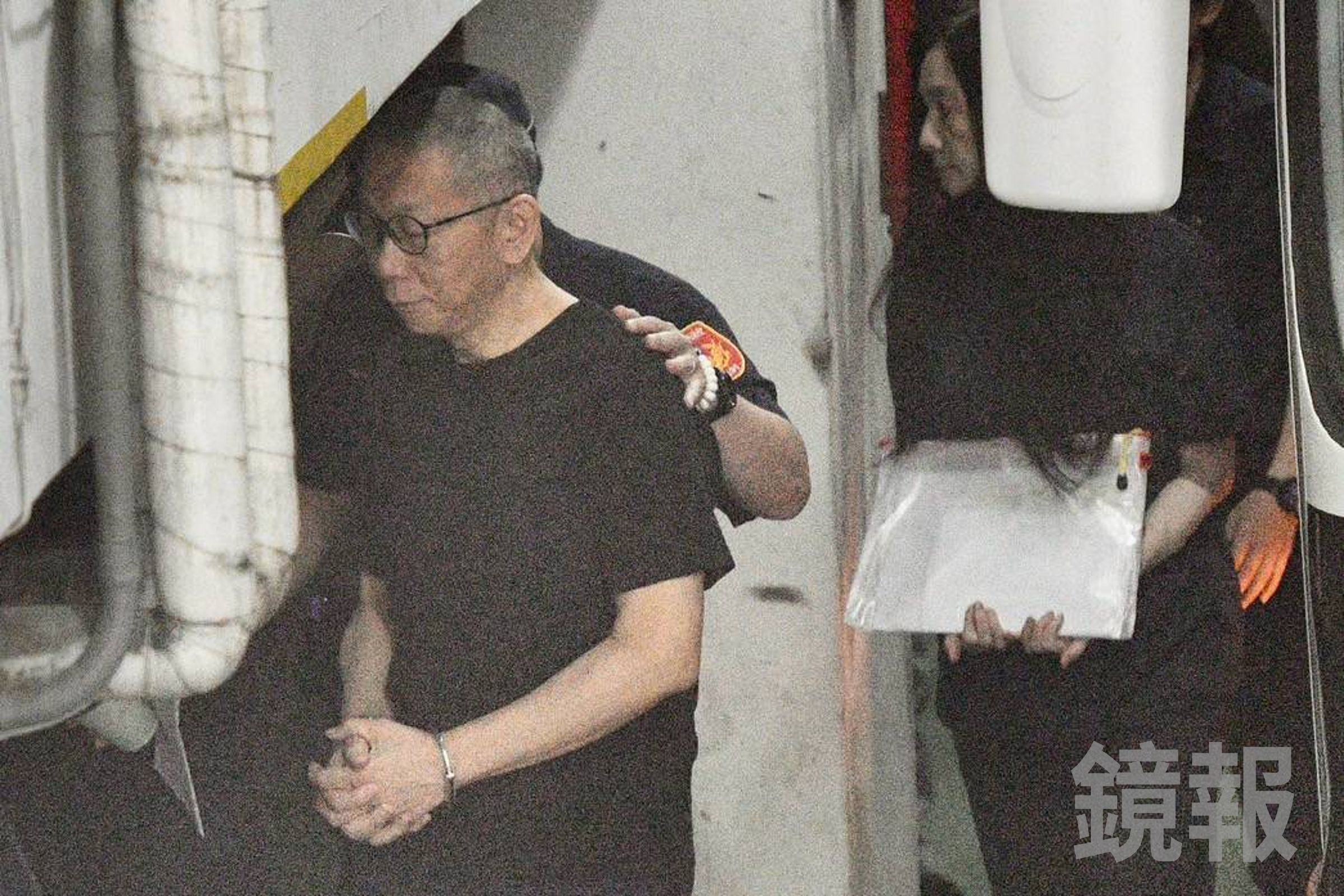 柯文哲在延押庭哭了,檢察官認為橘子在逃,柯文哲有串證及逃亡之虞應續押。(鏡報李智為攝)