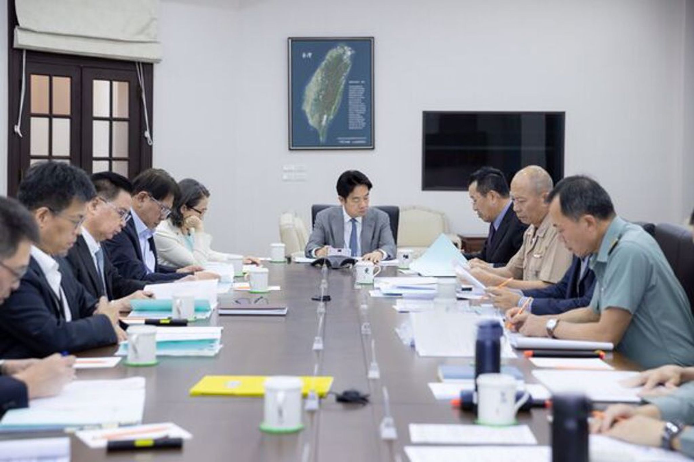 因應中東局勢，賴清德19日與國防部、國安團隊召開例行軍事會談。（總統府提供）