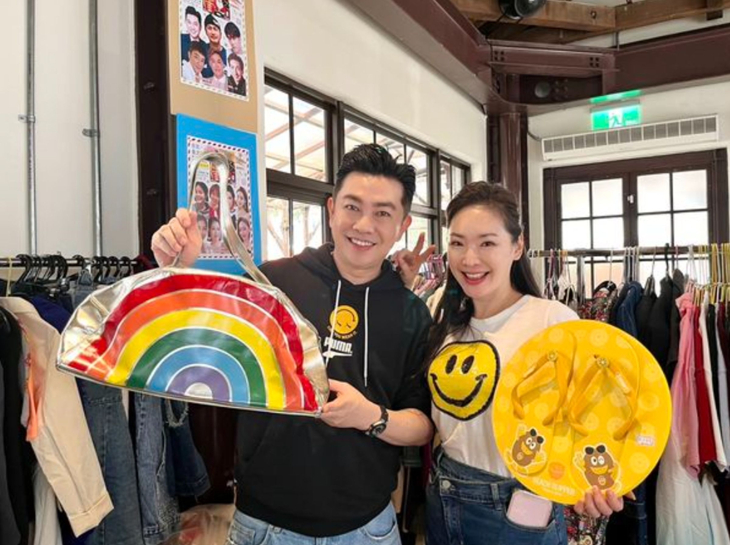 王俐人是唯愛公益協會的愛心大使,時常號召出席募款活動。左為李明川。(唯愛公益協會、產值娛樂)