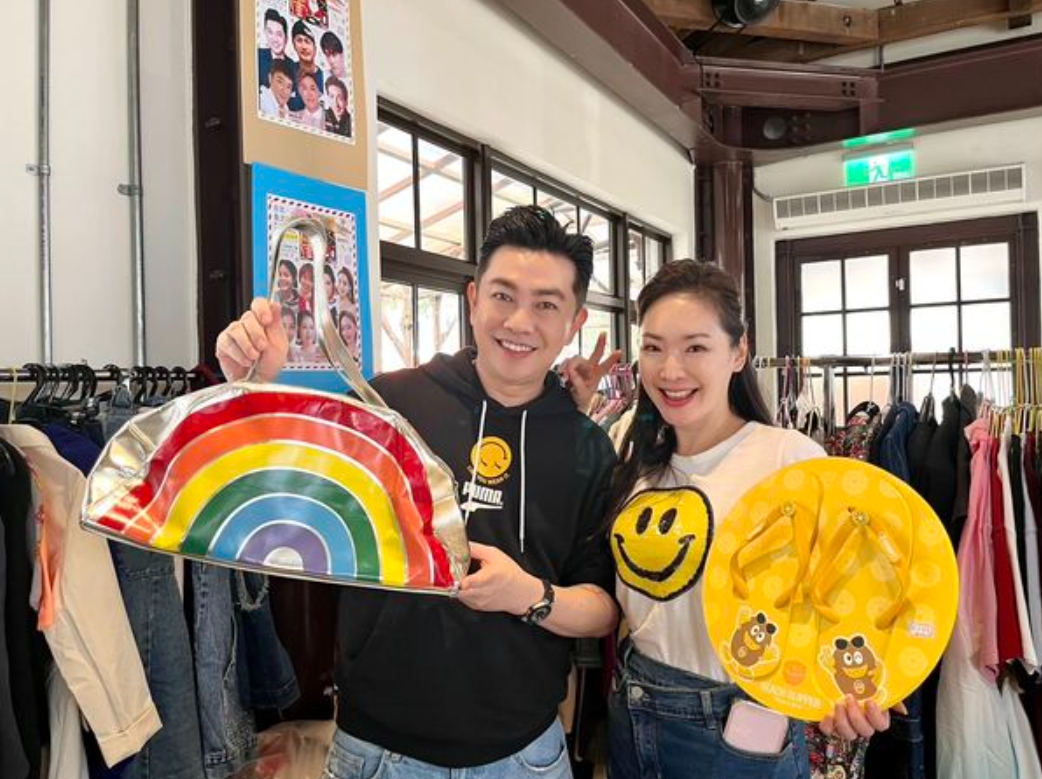 王俐人是唯愛公益協會的愛心大使，時常號召出席募款活動。左為李明川。（唯愛公益協會、產值娛樂）