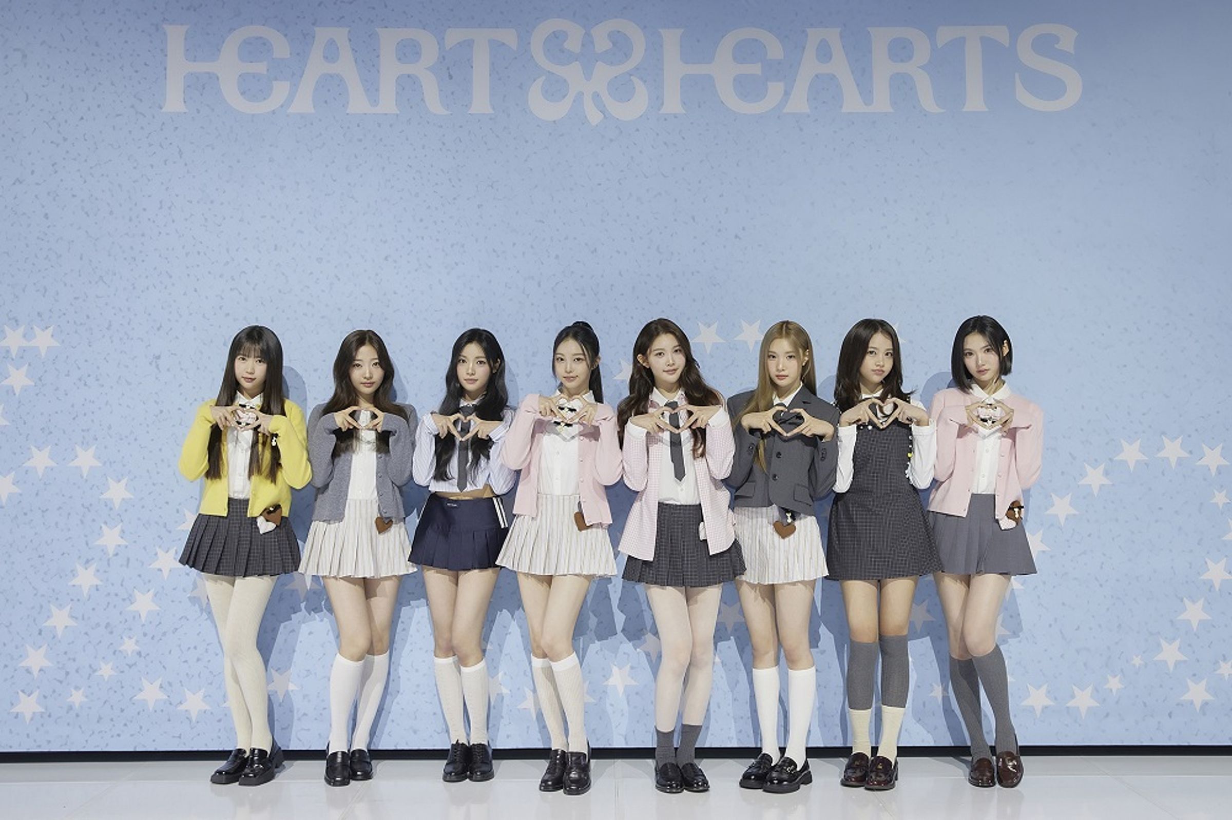 SM娛樂時隔5年推出新女團Hearts2Hearts。成員由左至右為YE-ON、STELLA、YUHA、IAN、A-A、JUUN、CARMEN、JIWOO。(SM Entertainment提供)