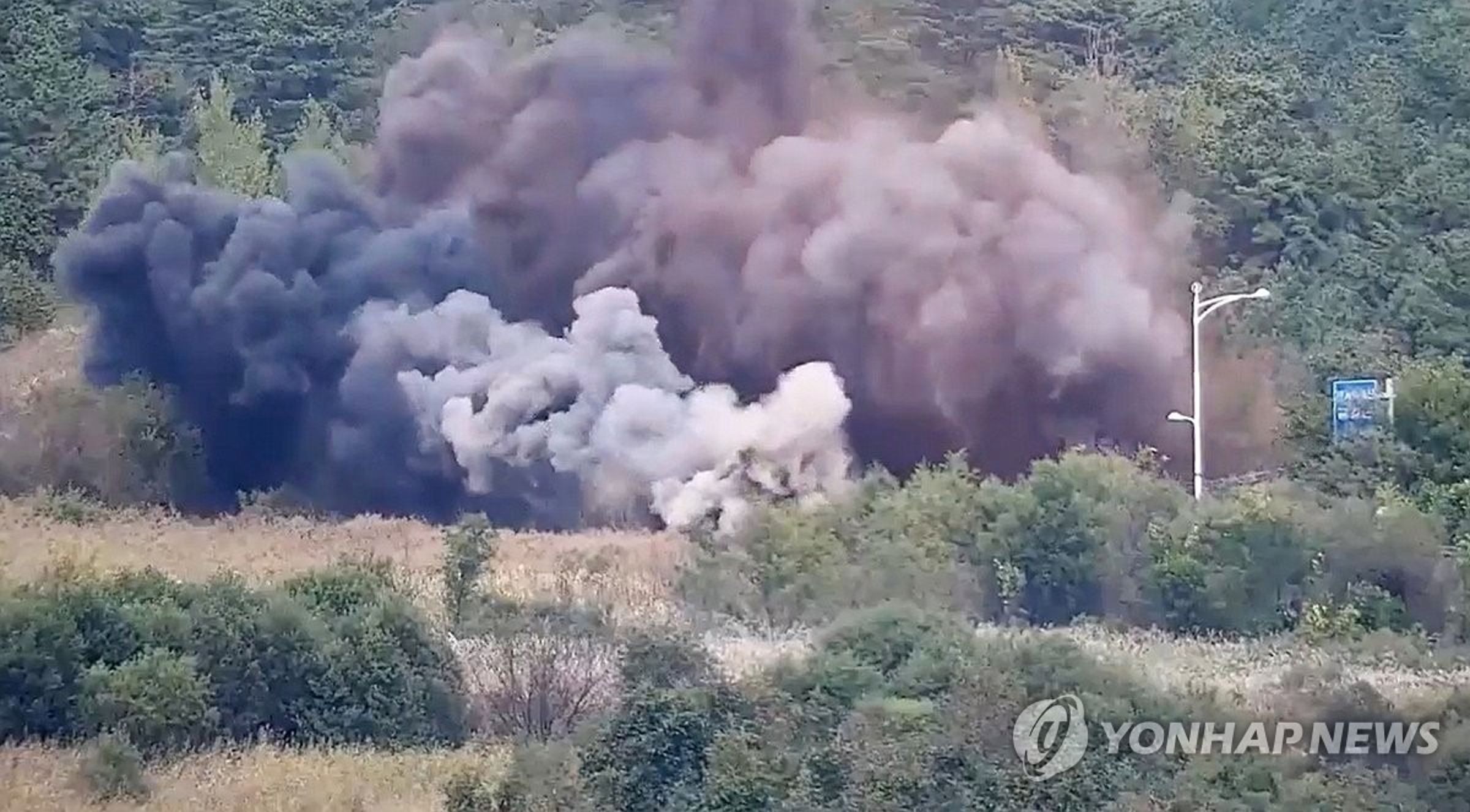 金正恩超派爆破影片曝光!炸毀兩韓聯絡道路,南韓關閉邊境旅遊。(翻自《韓聯社》)