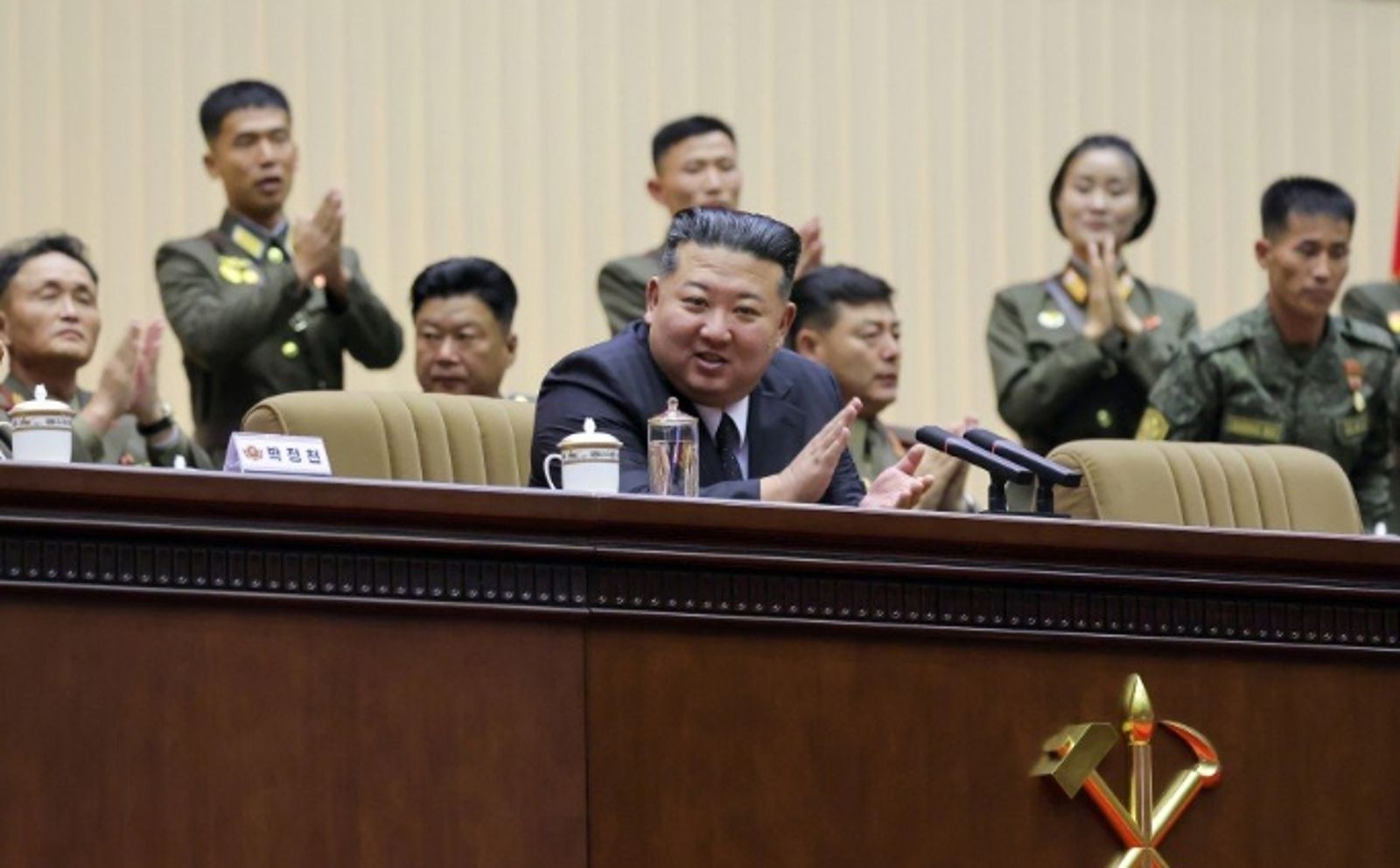 破除「身亡假消息」! 金正恩參加軍事活動「最新畫面曝光」