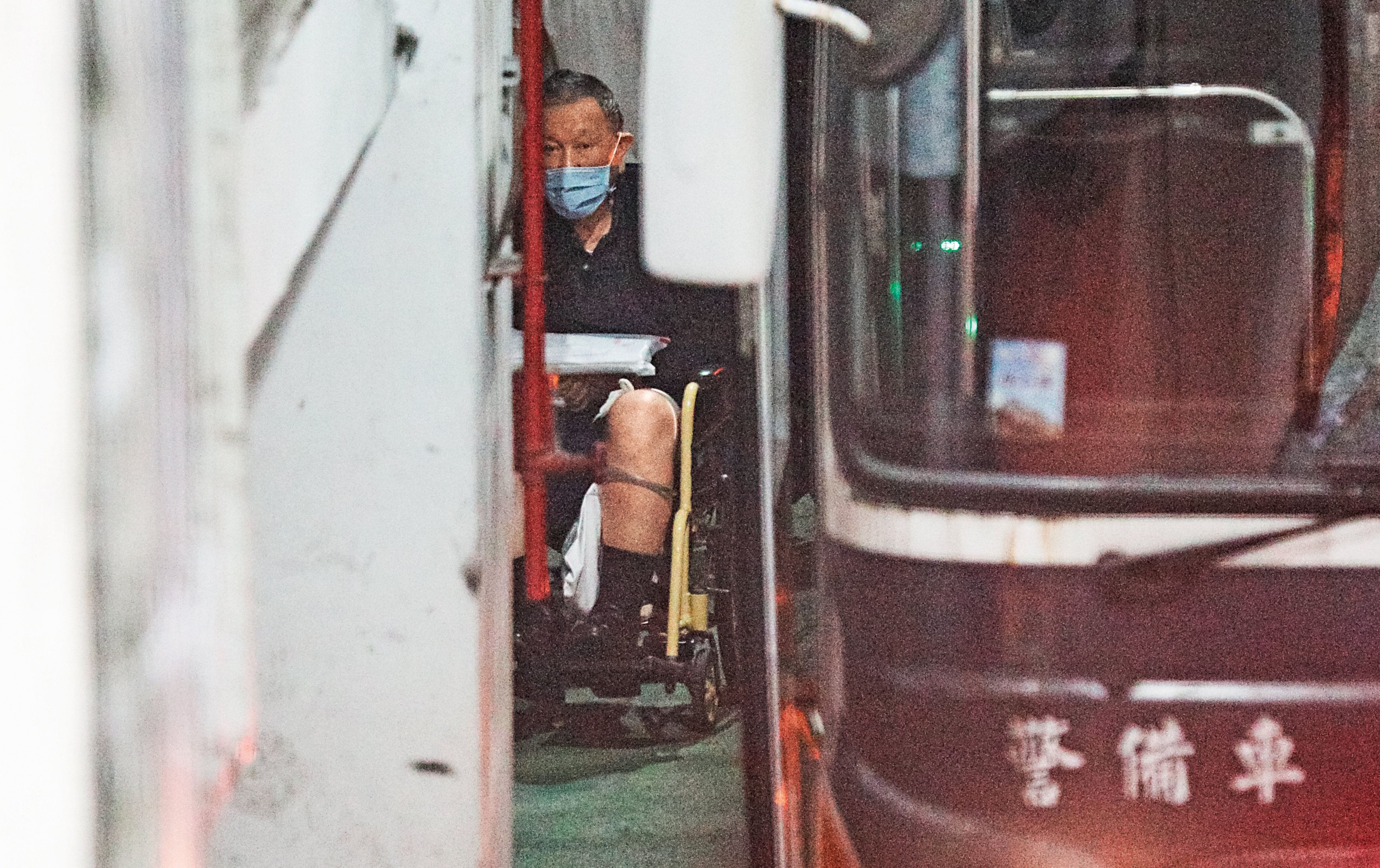 威京集團主席沈慶京認為自己遭迫害，被羈押到腳都變色了，揚言交保後要拍Netflix影集控訴。