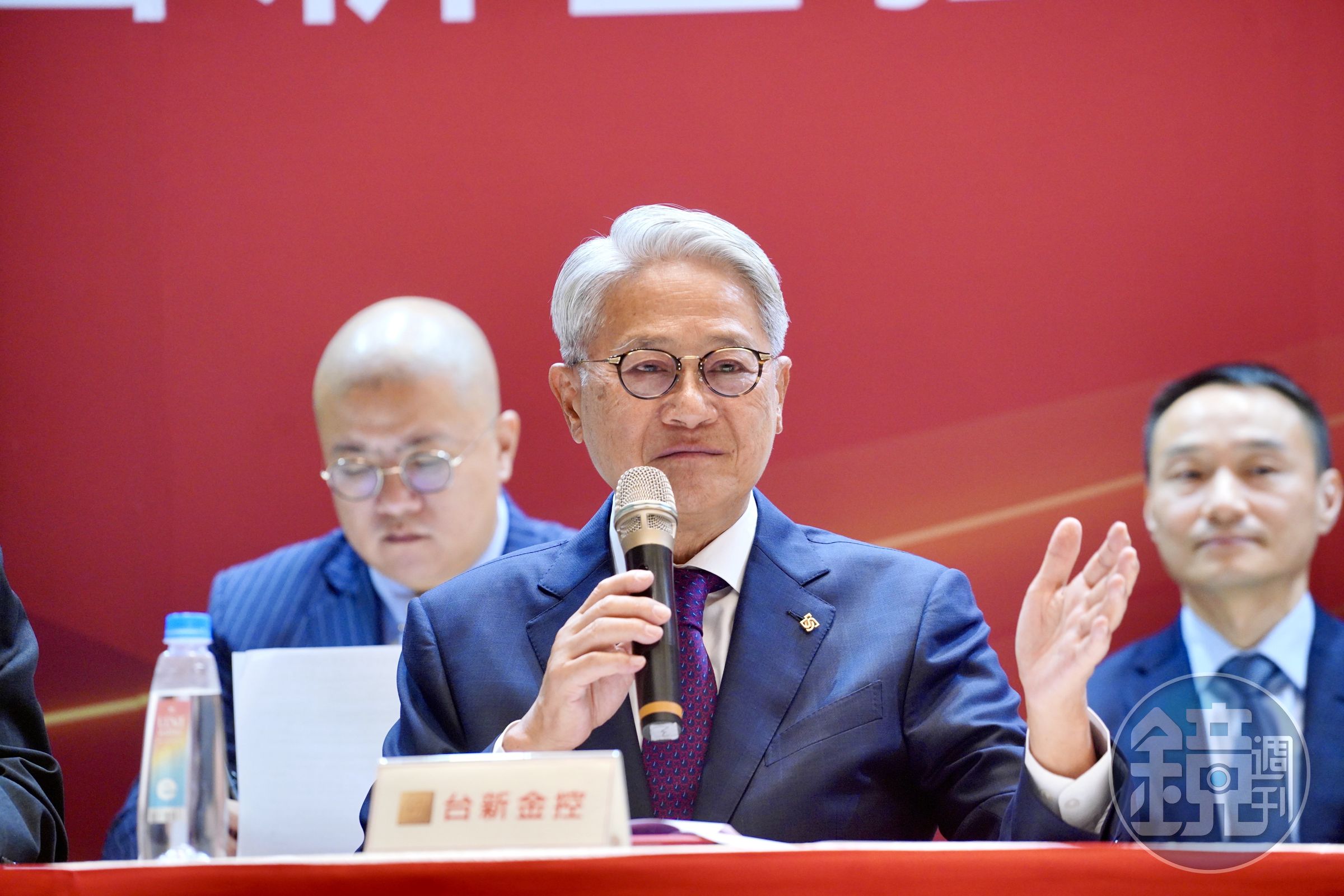 台新金、新光金今天通過合併案。