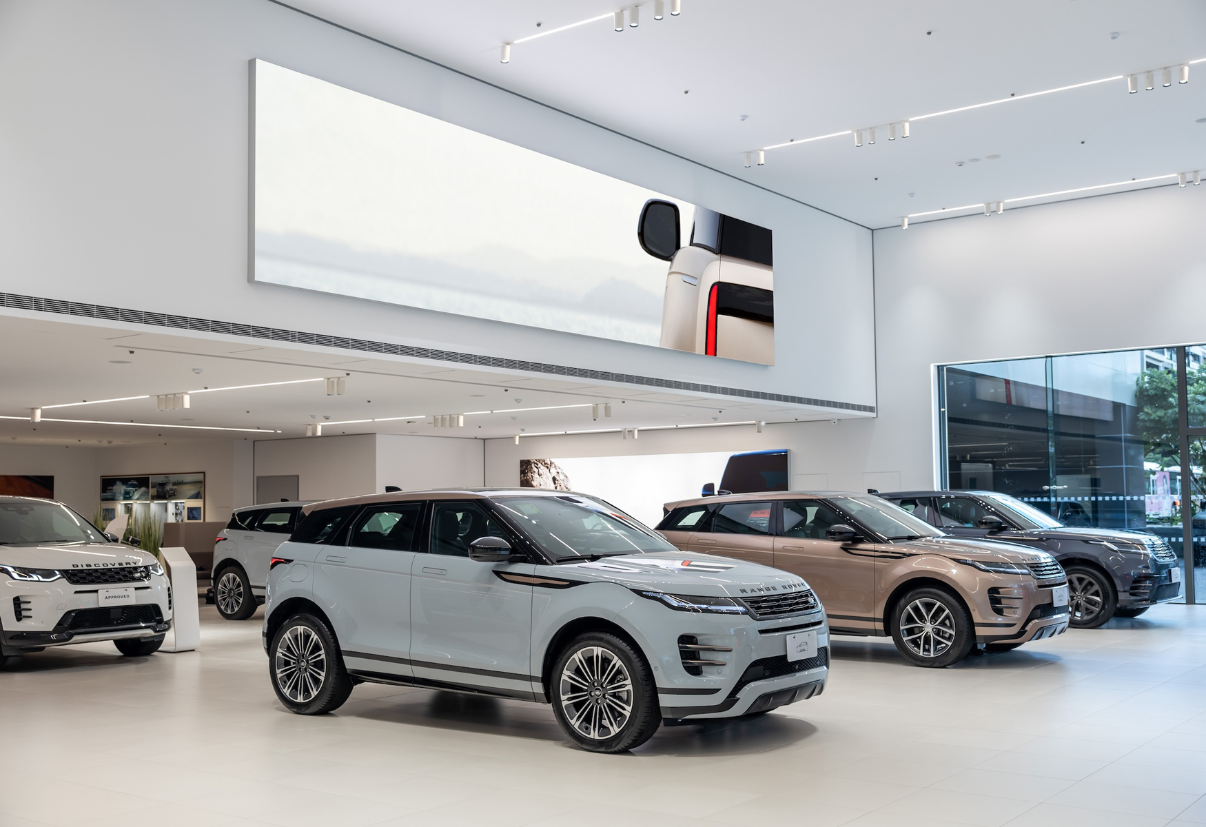 【焦點訊息】無與倫比的現代奢華！內湖迎來全台最大JLR展示中心