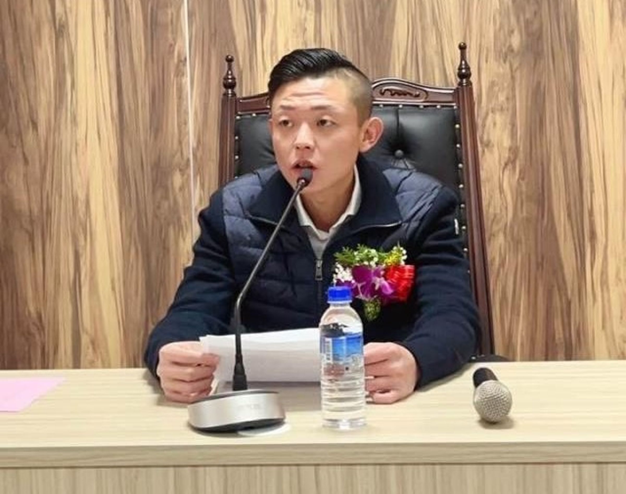嘉義縣水上鄉民代表會主席林家緯,涉以模具機貨物夾藏18公斤3級K他命毒品被逮。(翻攝自臉書)