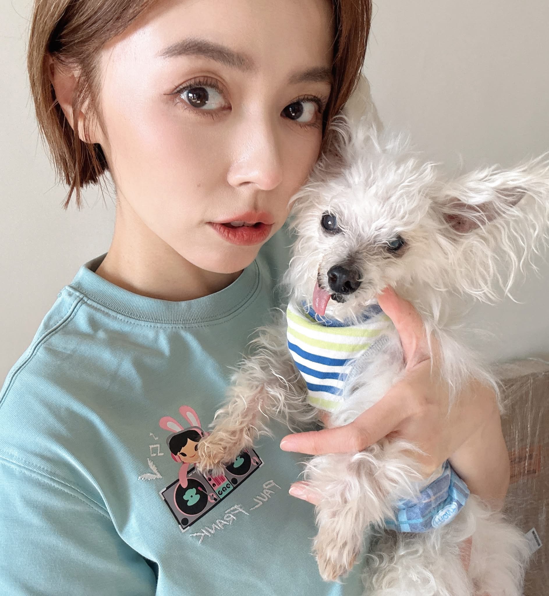 王瞳多年前領養即將被安樂死的浪犬哈嚕,彼此相伴12年。