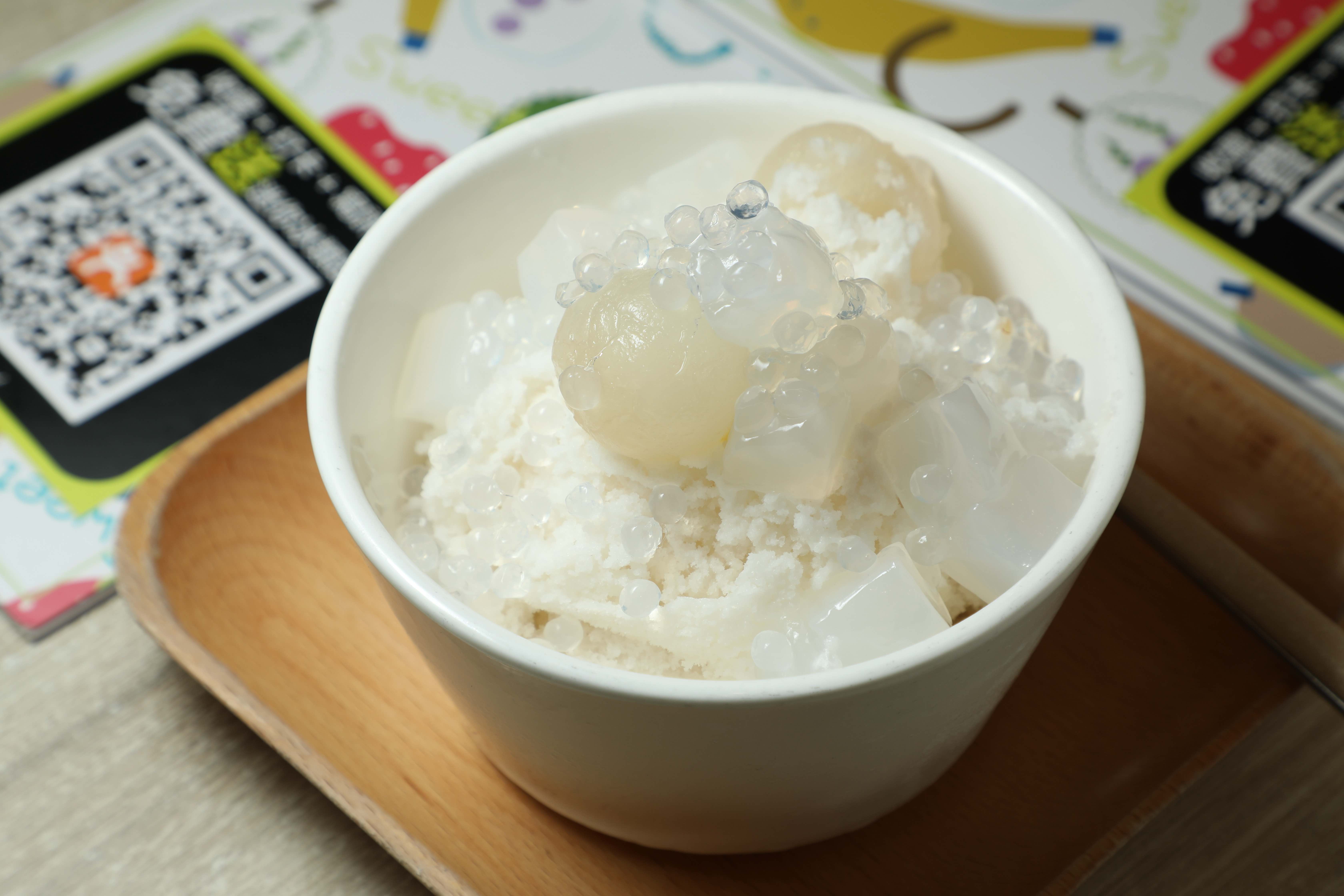 開在灣仔修頓球場附近的「聰。C Dessert」是不少香港明星的愛店,招牌「龍眼冰」更是賭王千金何超蓮的心頭好。
