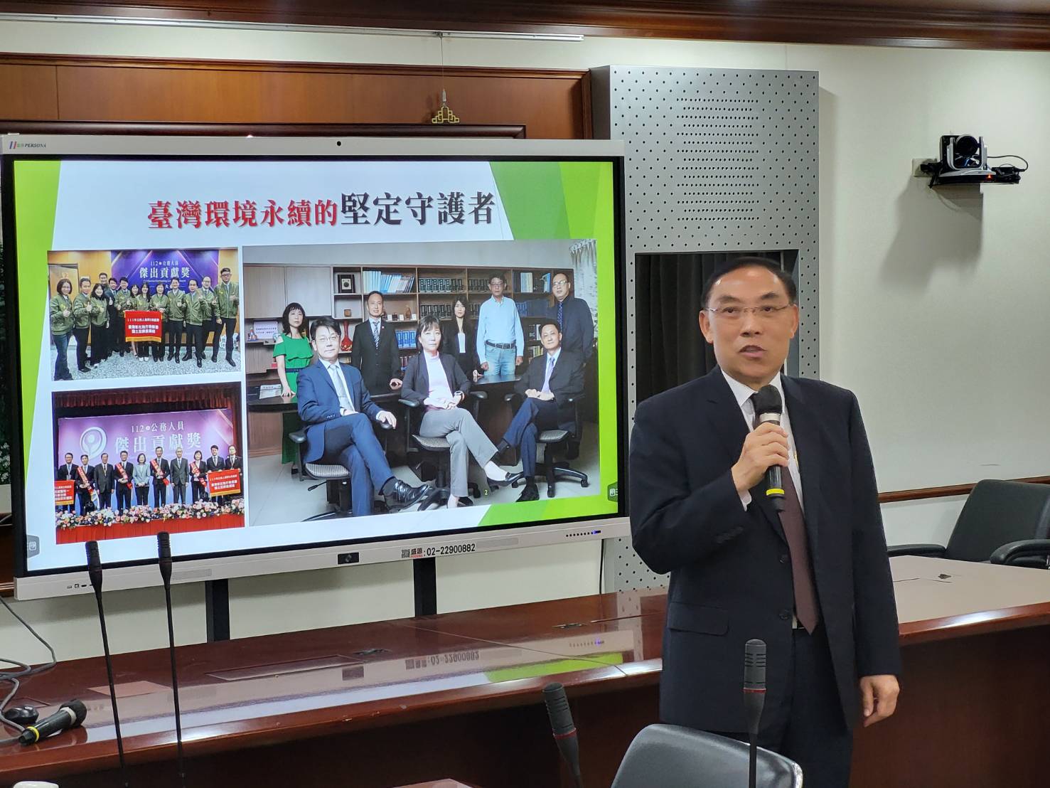 彰化地檢署國土犯罪查緝組榮獲「112年公務人員傑出貢獻獎」殊榮，法務部長蔡清祥今（21日）也邀請彰檢檢察長張曉雯率領團隊北上分享辦案經驗，希望全國各地檢署也要起而效尤。