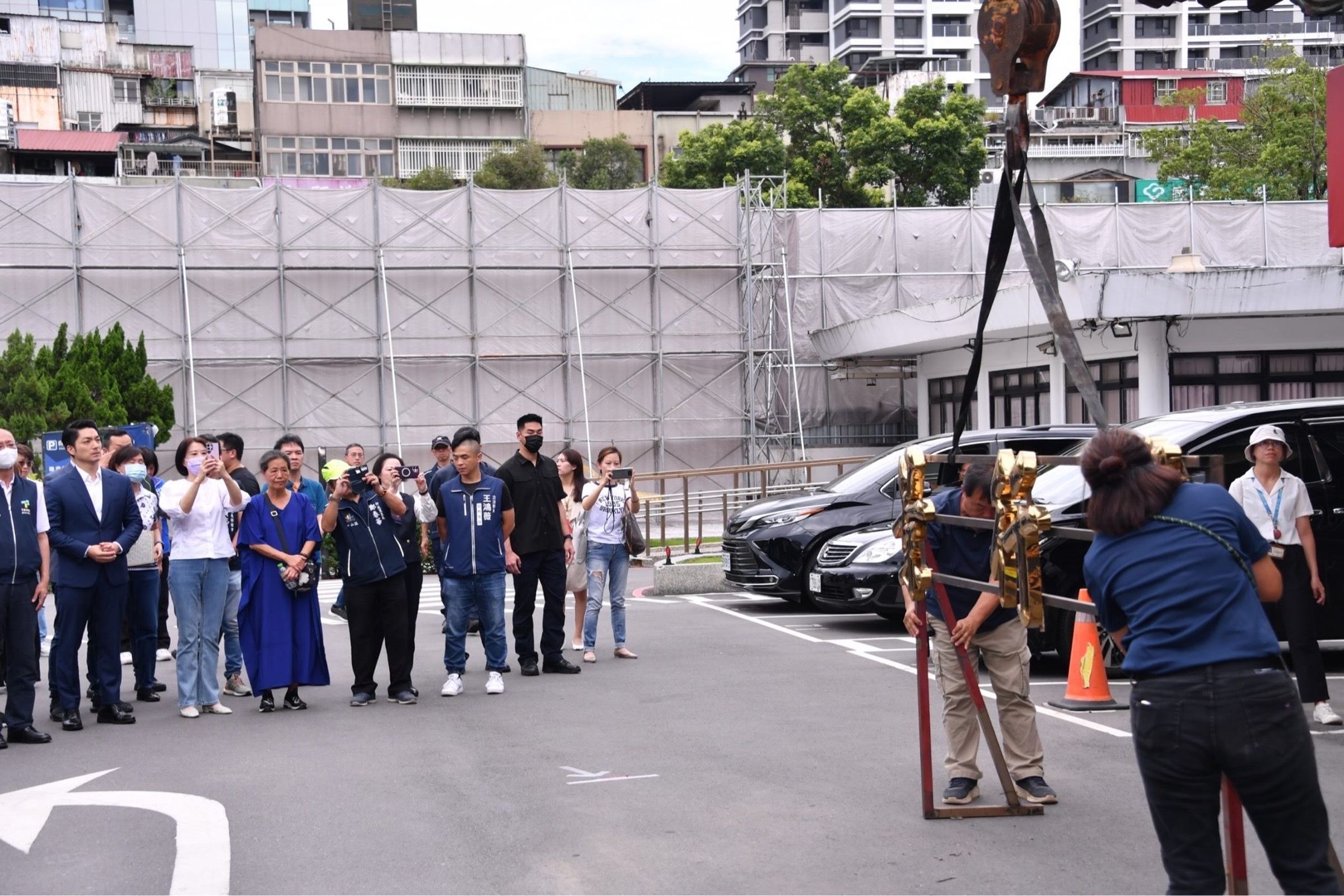 「景行廳」銜牌卸下，一殯正式走入歷史。（北市府提供）