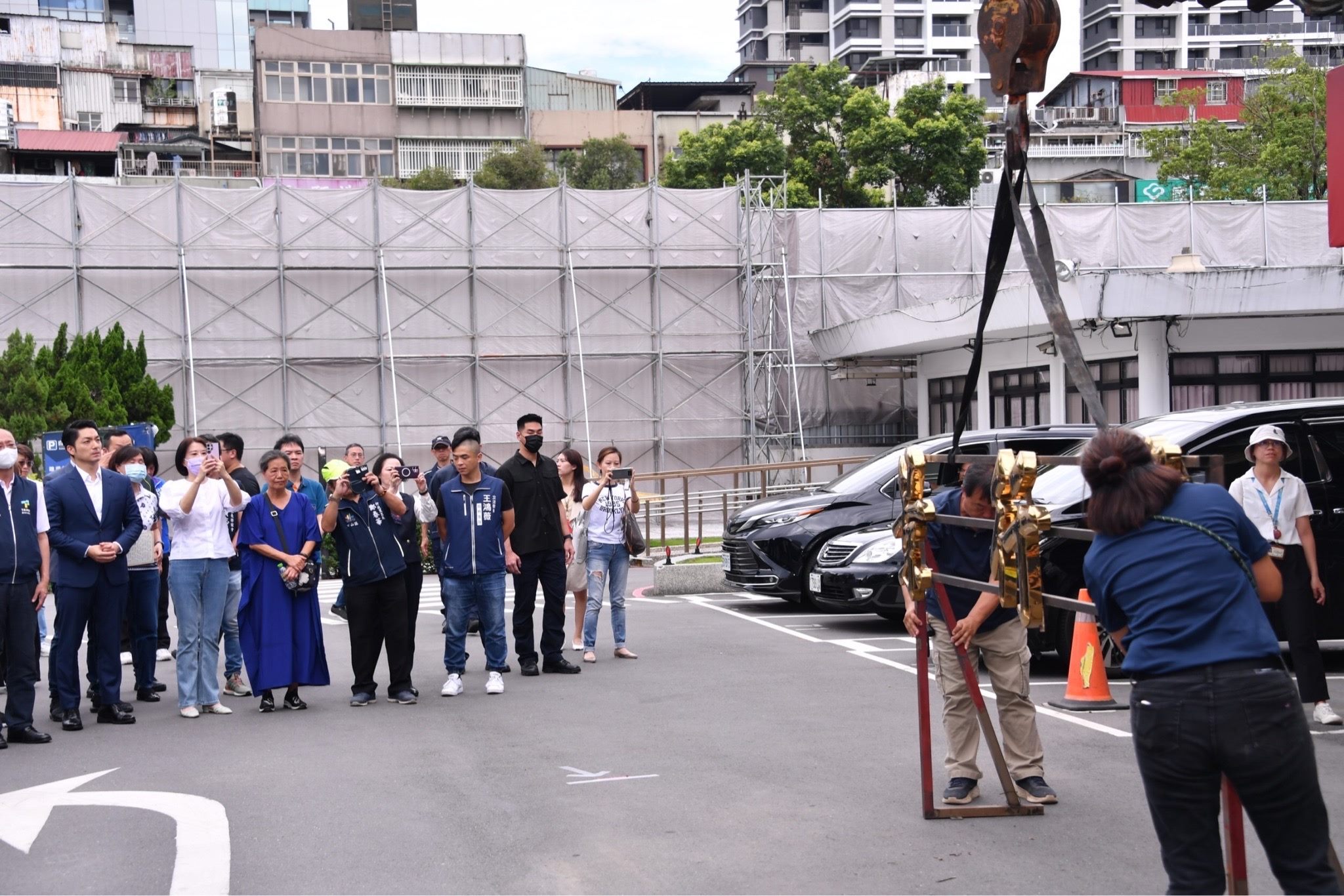 「景行廳」銜牌卸下，一殯正式走入歷史。（北市府提供）