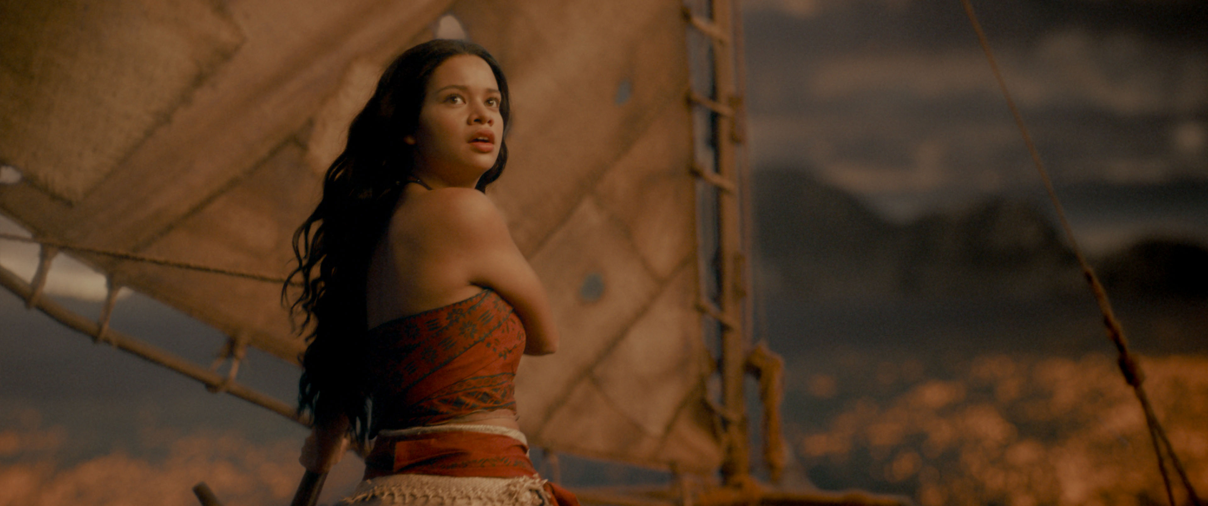 莫娜雖然貴為酋長之女，但她更是一名熱愛海洋、肩負拯救族人使命的戰士，為了族人展開橫越海洋的冒險。