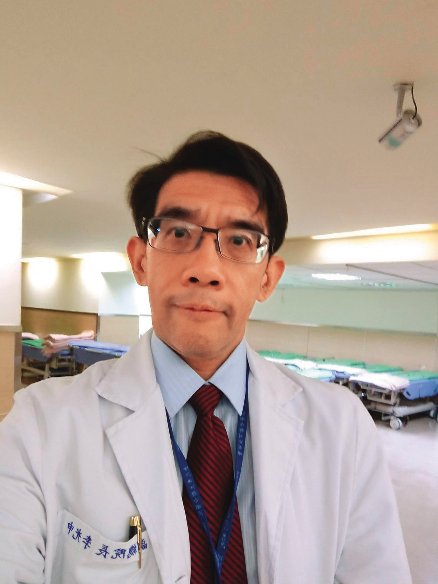 李光申是骨科名醫，目前也是中國醫藥大學附設醫院副院長。（讀者提供）