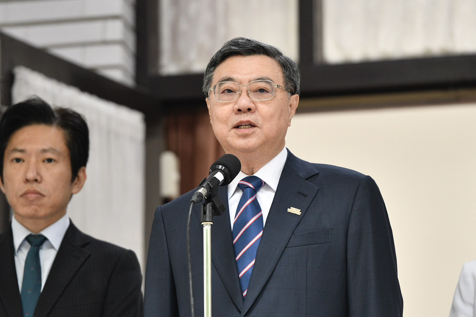 針對有違憲疑慮的停砍年改法案，行政院長卓榮泰表示，慧履行義務與責任副署、讓法案生效，但也會依法聲請釋憲，讓憲法法庭做最終裁判。（鏡報李智為）