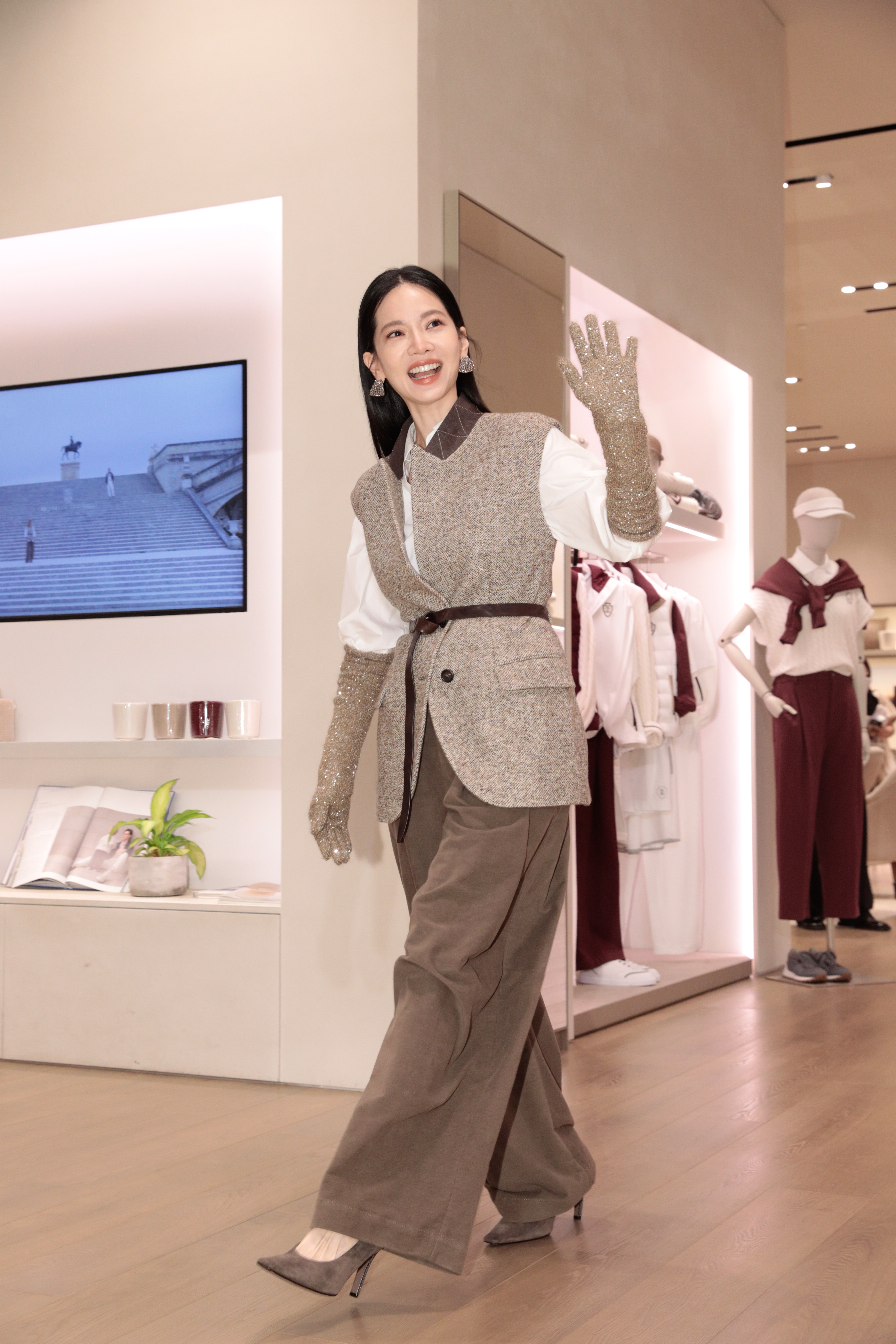 曾之喬喜歡身上服裝的低調卻俐落。