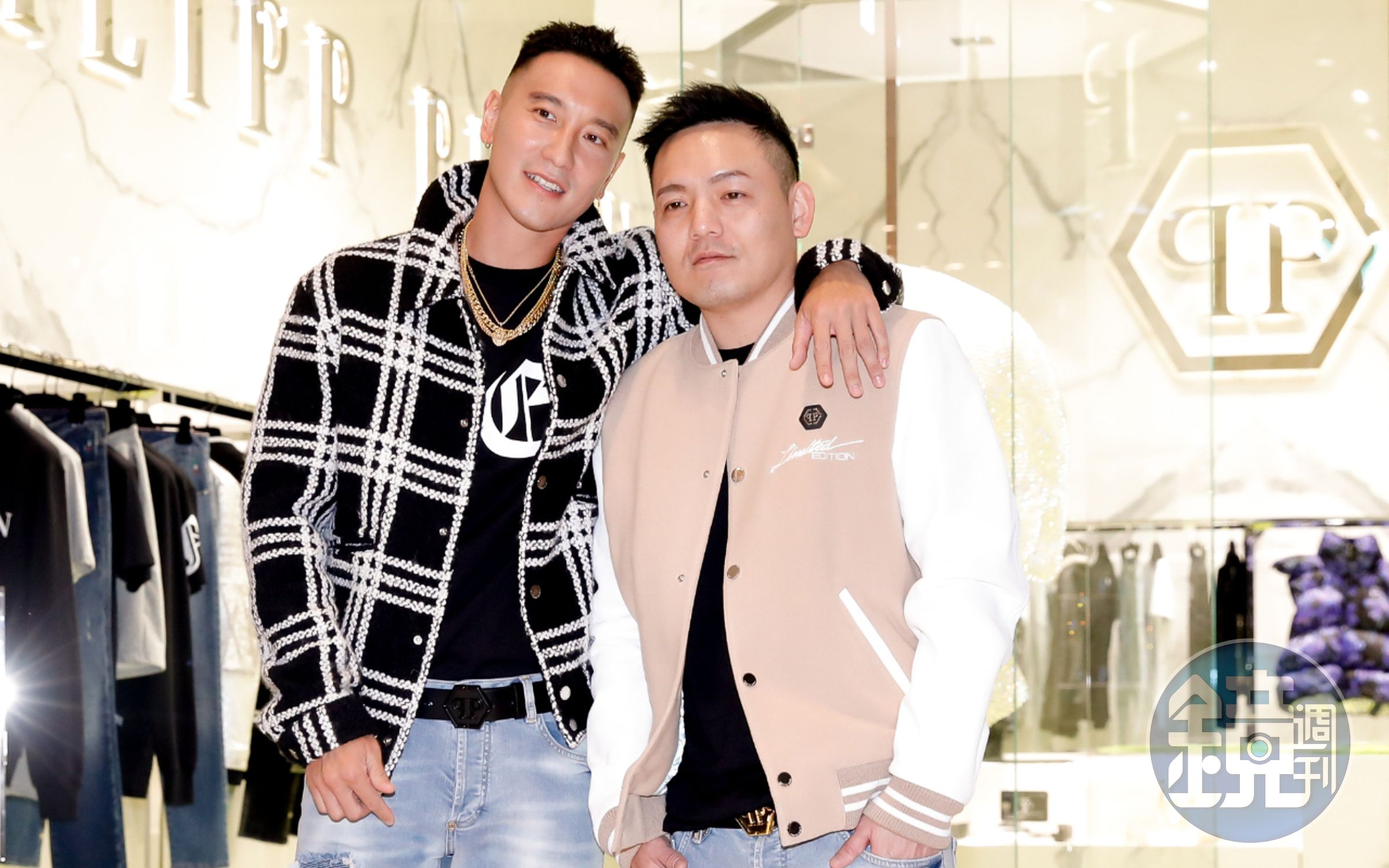 王陽明(左)與春風(右)現身PHILIPP PLEIN微風南山旗艦店開幕。
