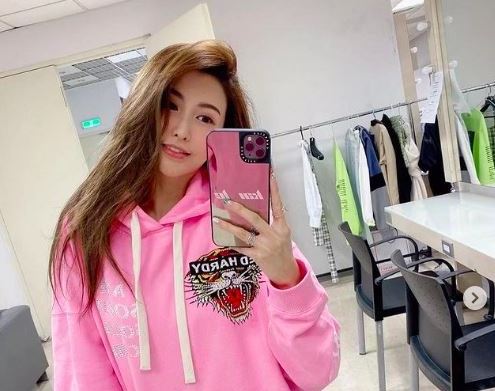 愷樂已為人母，但她於社群的火力不斷。（翻攝自IG）