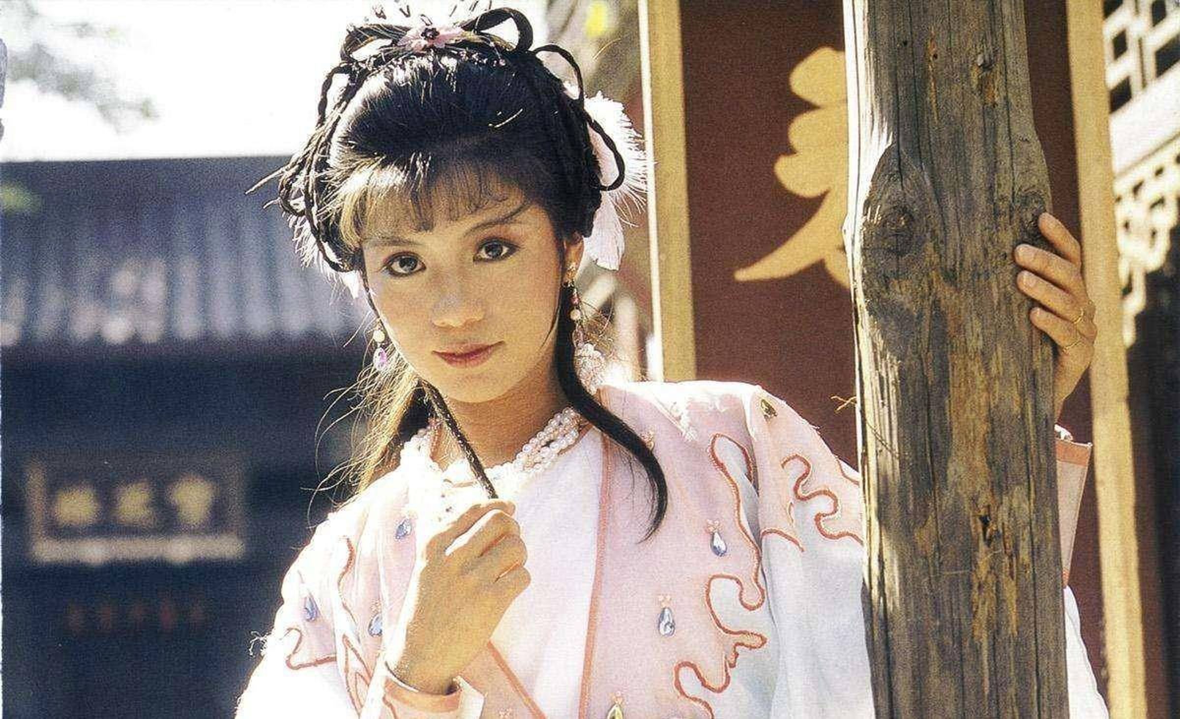 早年「俏黃蓉」的代表人物是1983年版的翁美玲,她因與男友湯鎮業的感情不睦而開煤氣自殺,得年僅26歲。(網路圖片)