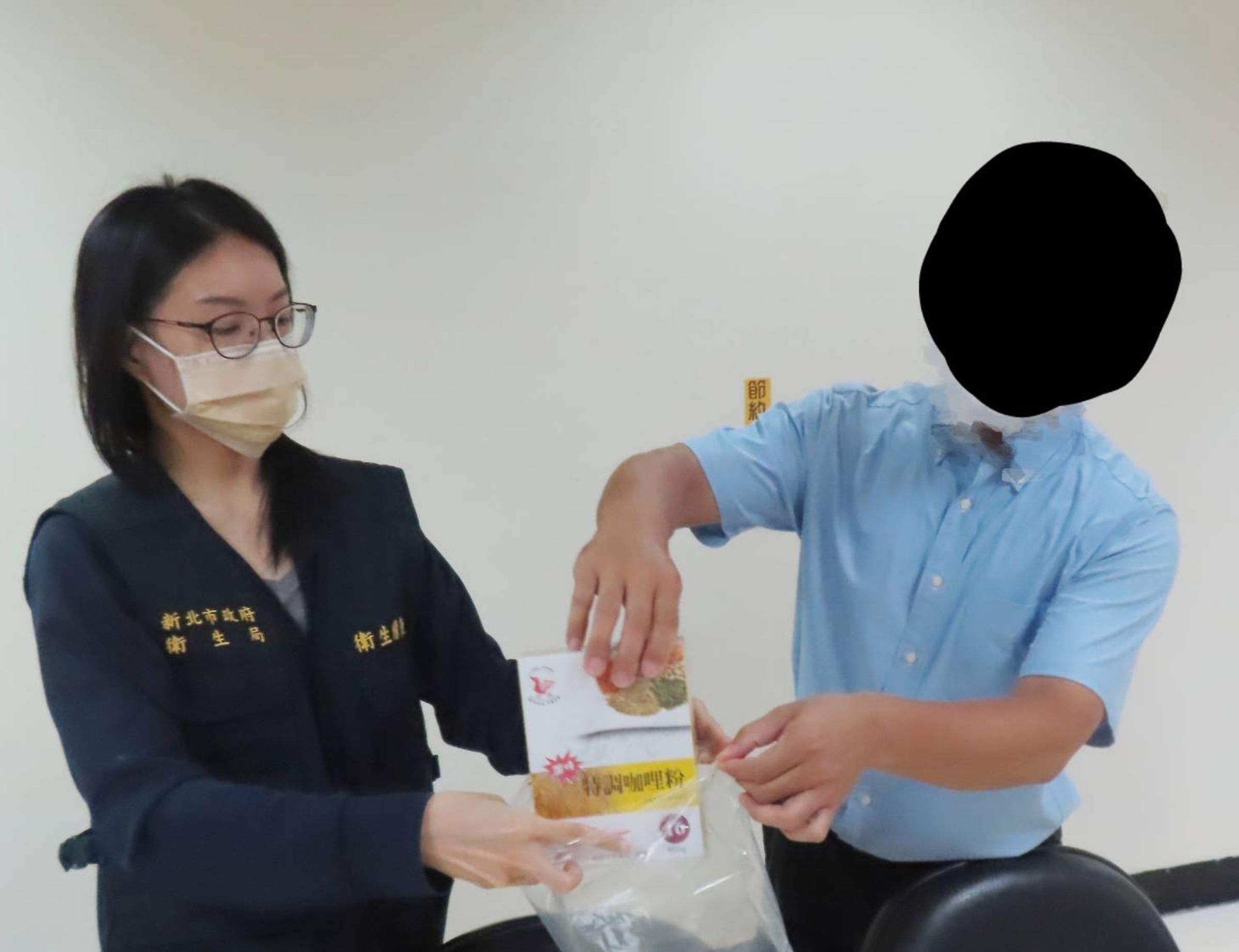 新北市衛生局抽驗香辛調味料,公布濟生股份有限公司斗六廠生產「飛馬牌特調咖哩粉」檢出蘇丹色素一號。(新北市衛生局提供)