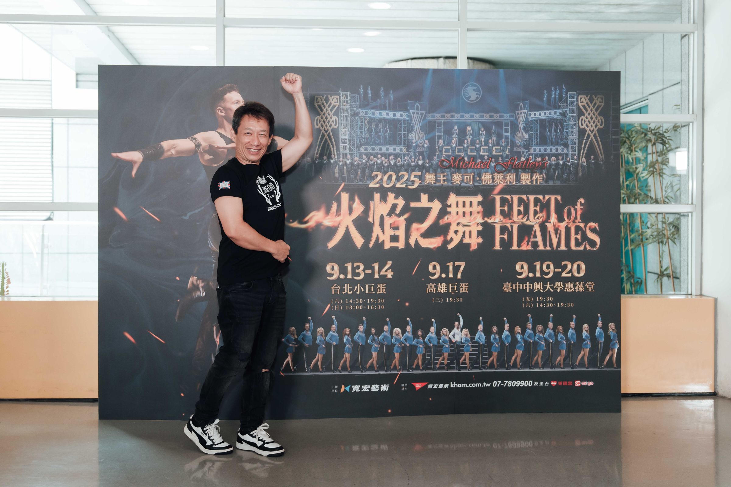 郭子乾到場感受現場磅礡氣勢，直呼近百人同時踏響舞台的震撼場面讓人難以忘懷。（寬宏藝術提供）