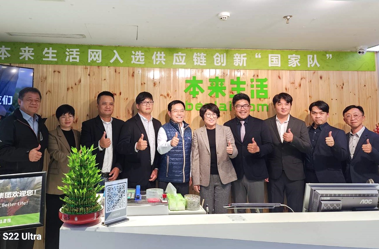 台東縣長率團赴北京，中國媒體報導，台灣鳳梨、釋迦恢復輸陸取得新進展。（翻攝饒慶鈴臉書）