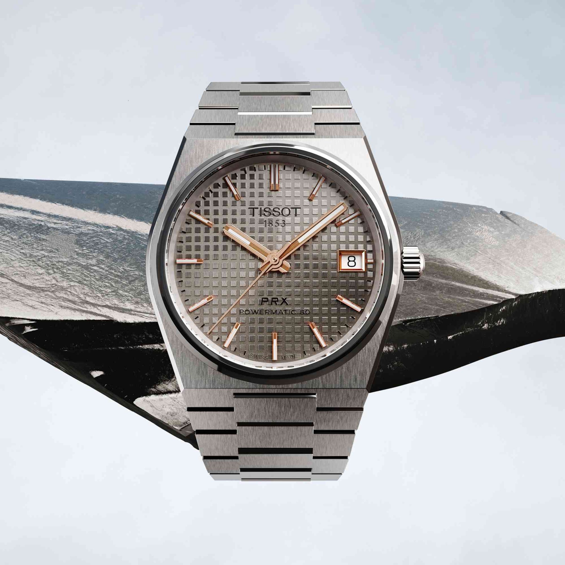 TISSOT PRX Titanium 38mm 鈦金屬錶款。