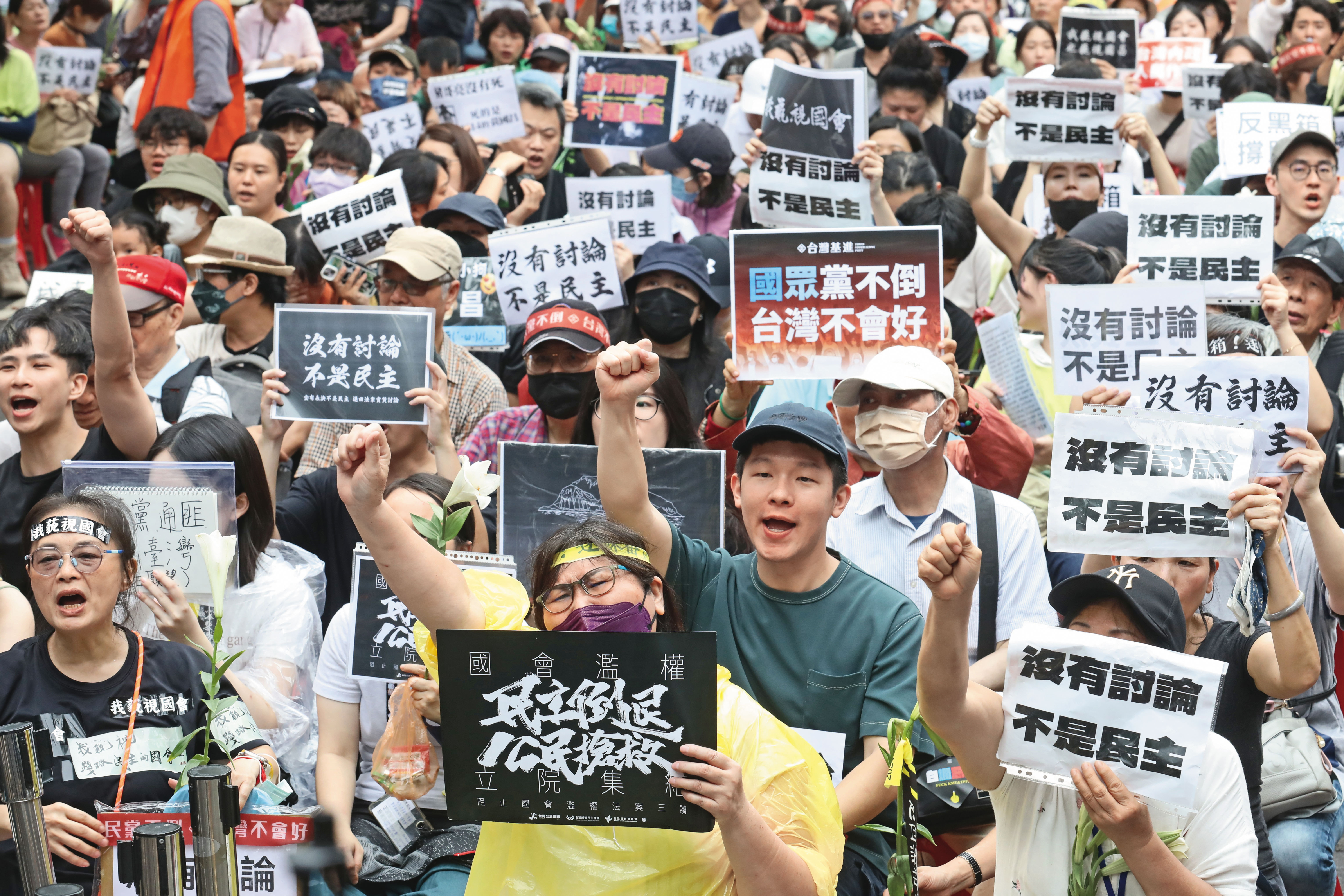 去年5月起爆發的青鳥運動，經民連也積極參與。